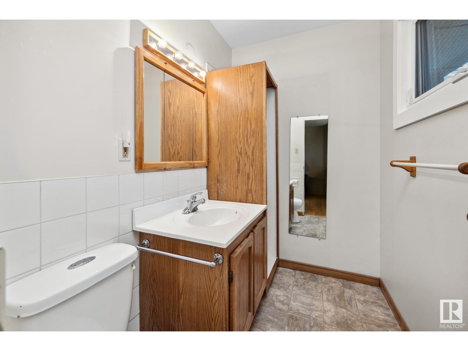 












14715 84 AV NW

,
Edmonton,




Alberta
T5R3X1

