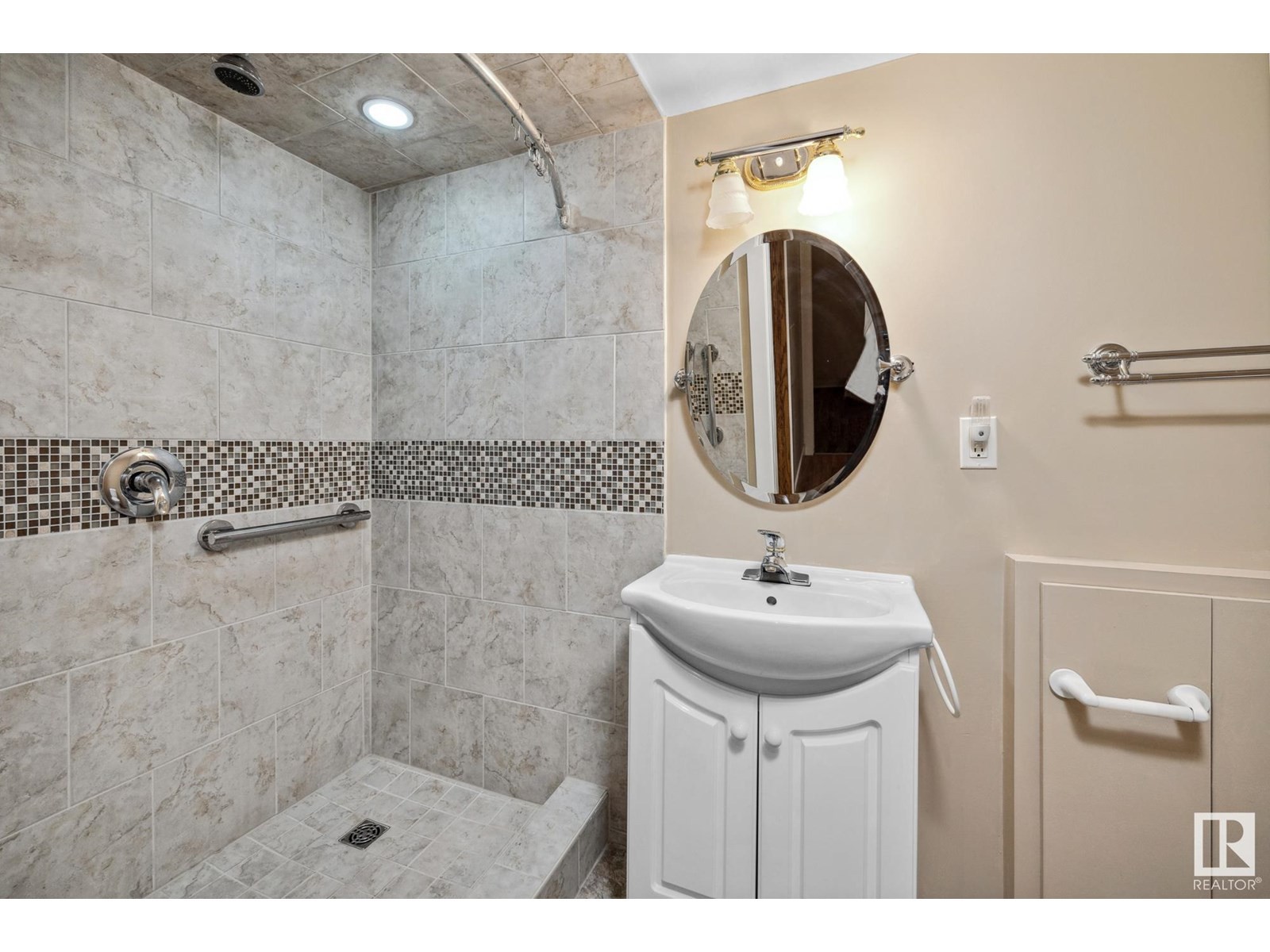 












14715 84 AV NW

,
Edmonton,




Alberta
T5R3X1


