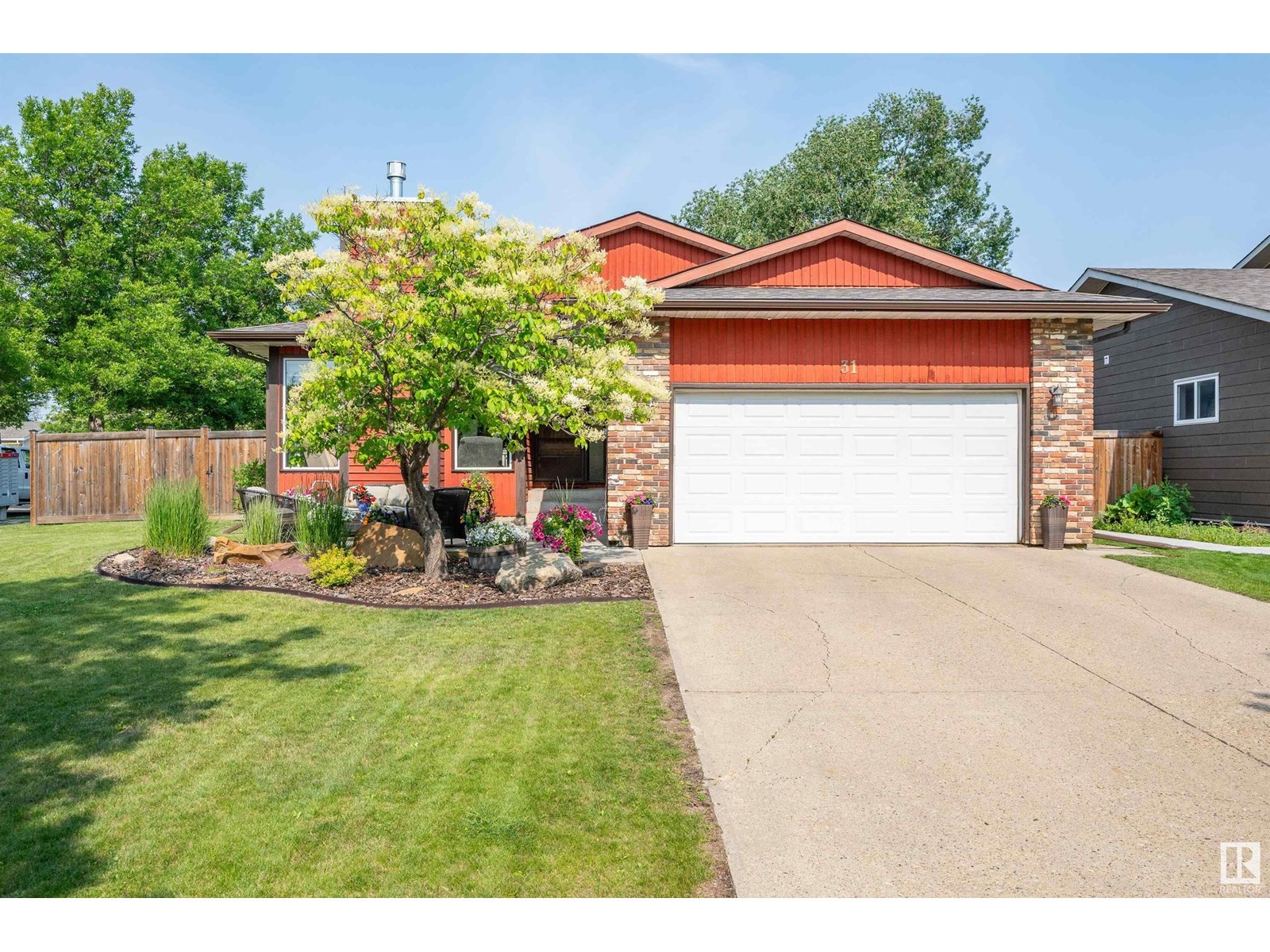 












31 WESTWOOD DR

,
St. Albert,




Alberta
T8N3E3

