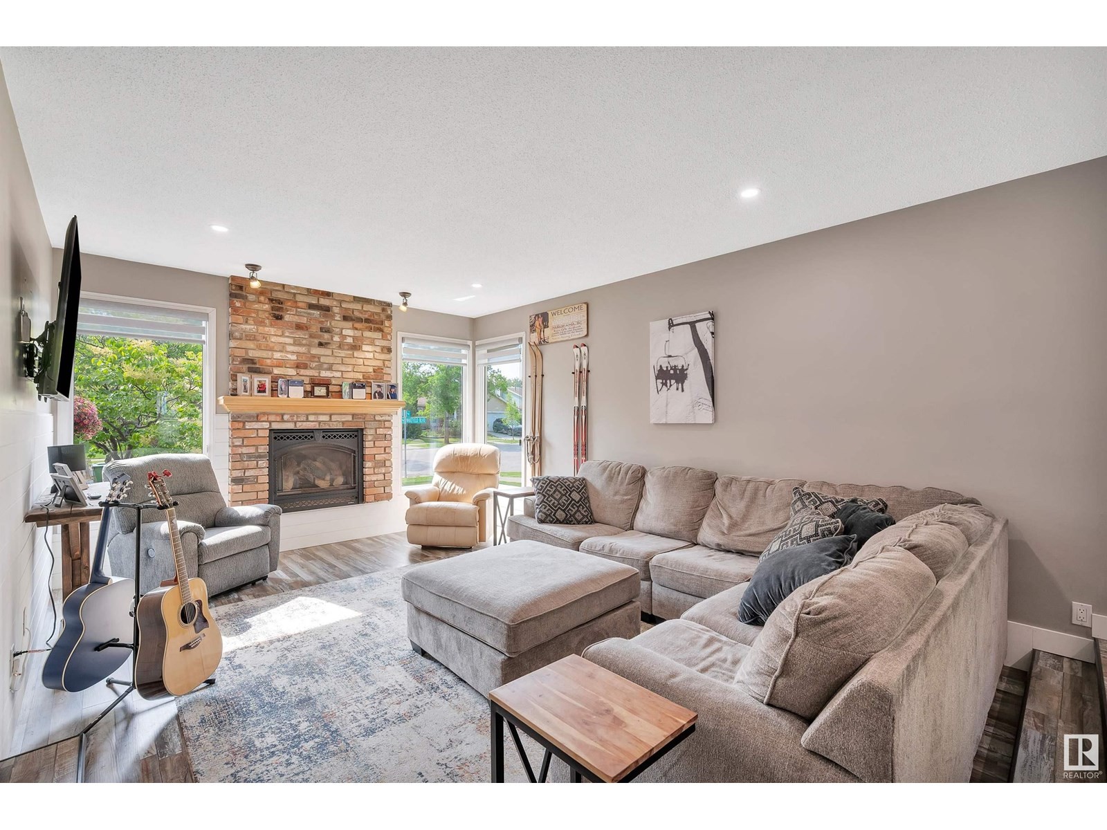 












31 WESTWOOD DR

,
St. Albert,




Alberta
T8N3E3

