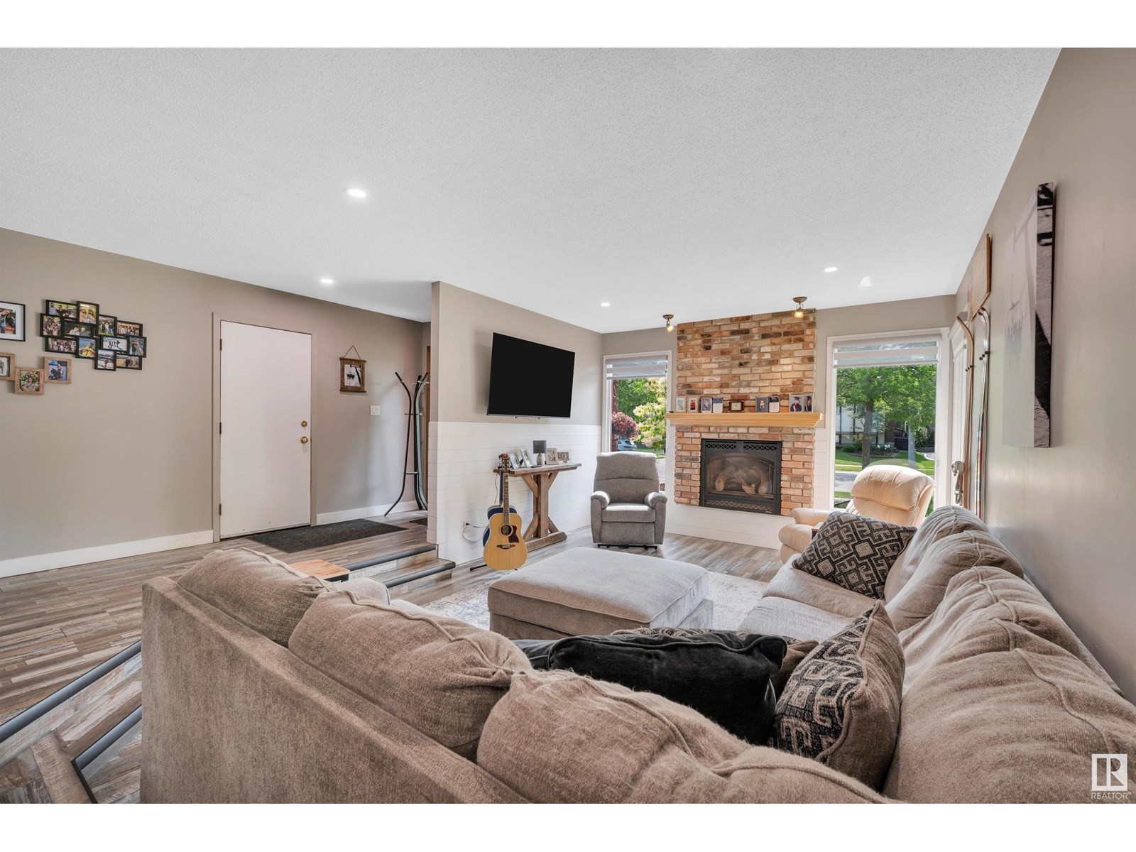 












31 WESTWOOD DR

,
St. Albert,




Alberta
T8N3E3


