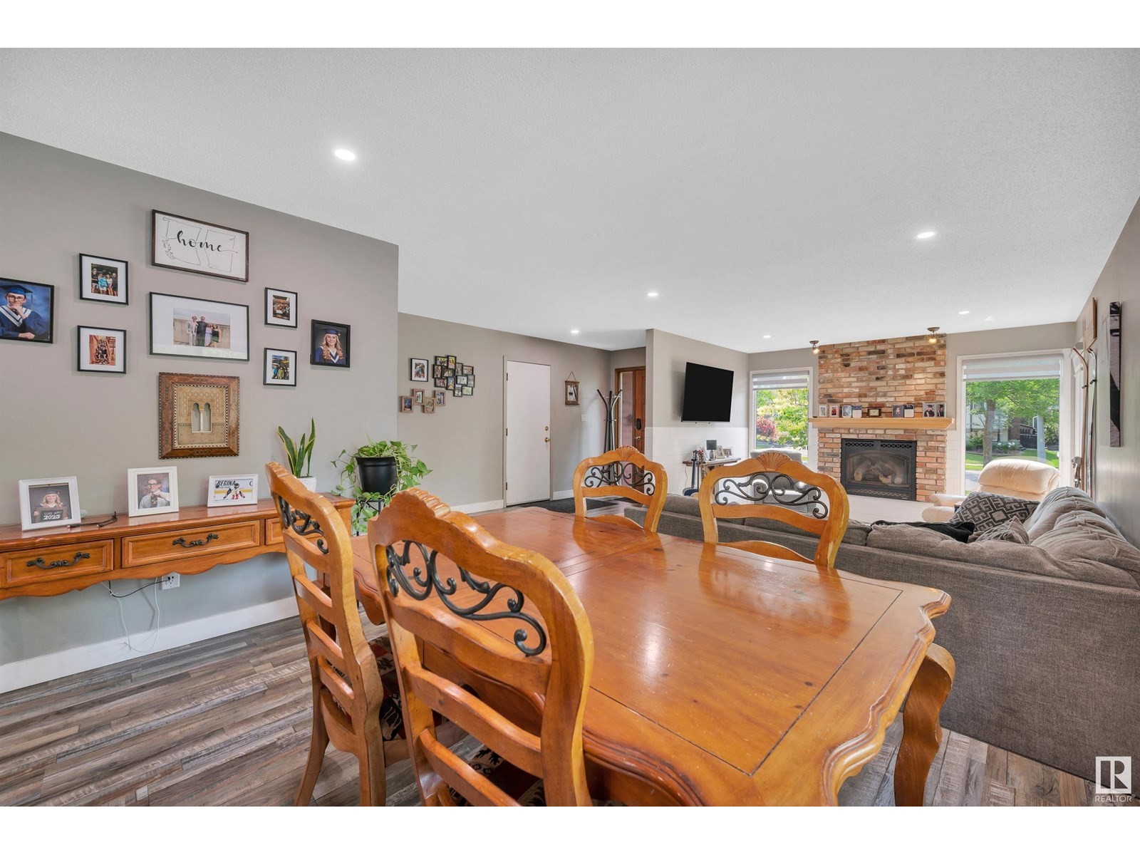 












31 WESTWOOD DR

,
St. Albert,




Alberta
T8N3E3

