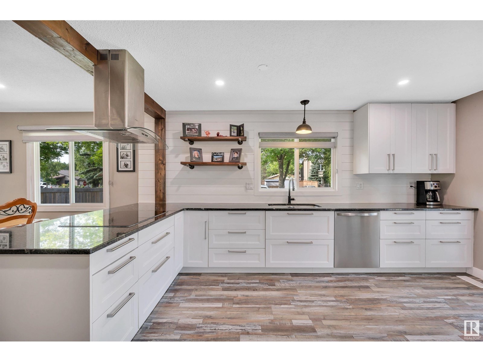 












31 WESTWOOD DR

,
St. Albert,




Alberta
T8N3E3

