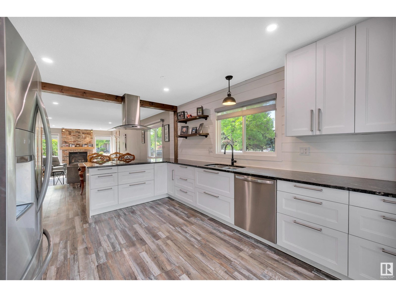 












31 WESTWOOD DR

,
St. Albert,




Alberta
T8N3E3

