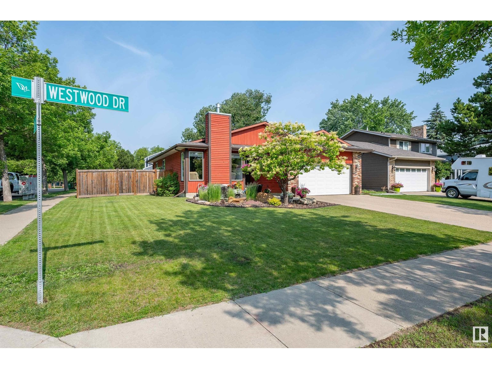












31 WESTWOOD DR

,
St. Albert,




Alberta
T8N3E3

