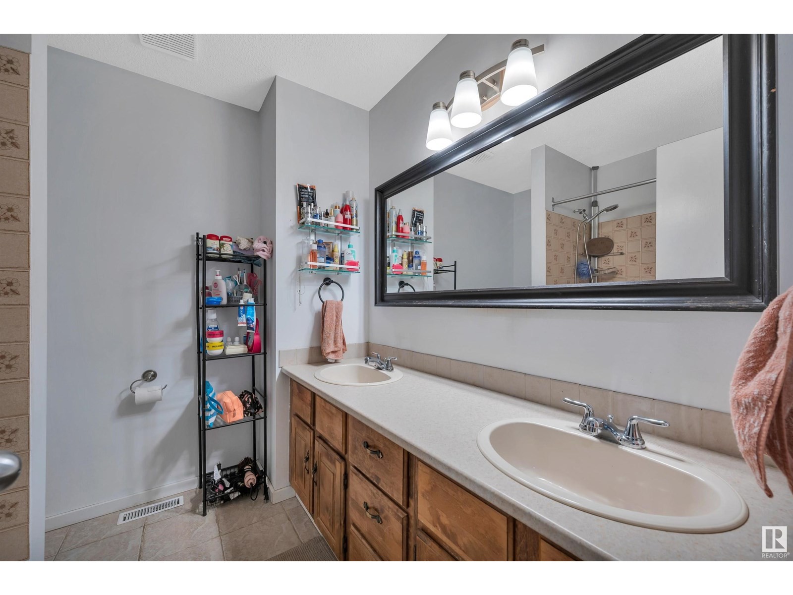 












31 WESTWOOD DR

,
St. Albert,




Alberta
T8N3E3

