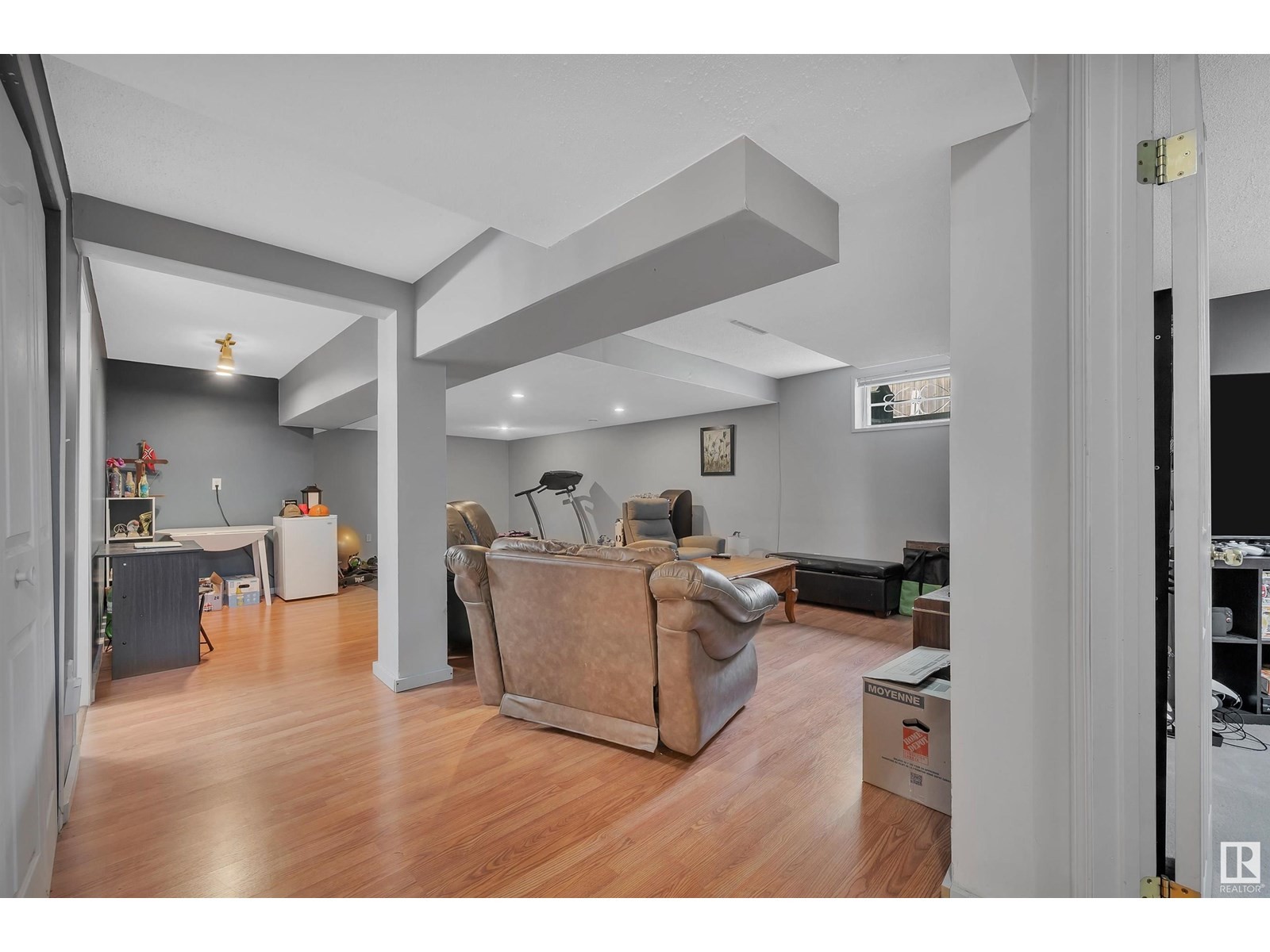 












31 WESTWOOD DR

,
St. Albert,




Alberta
T8N3E3

