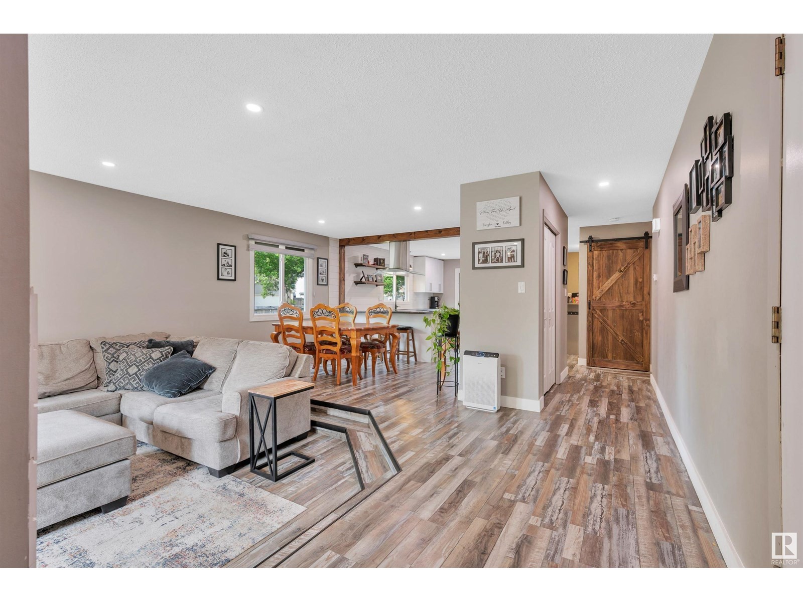 












31 WESTWOOD DR

,
St. Albert,




Alberta
T8N3E3

