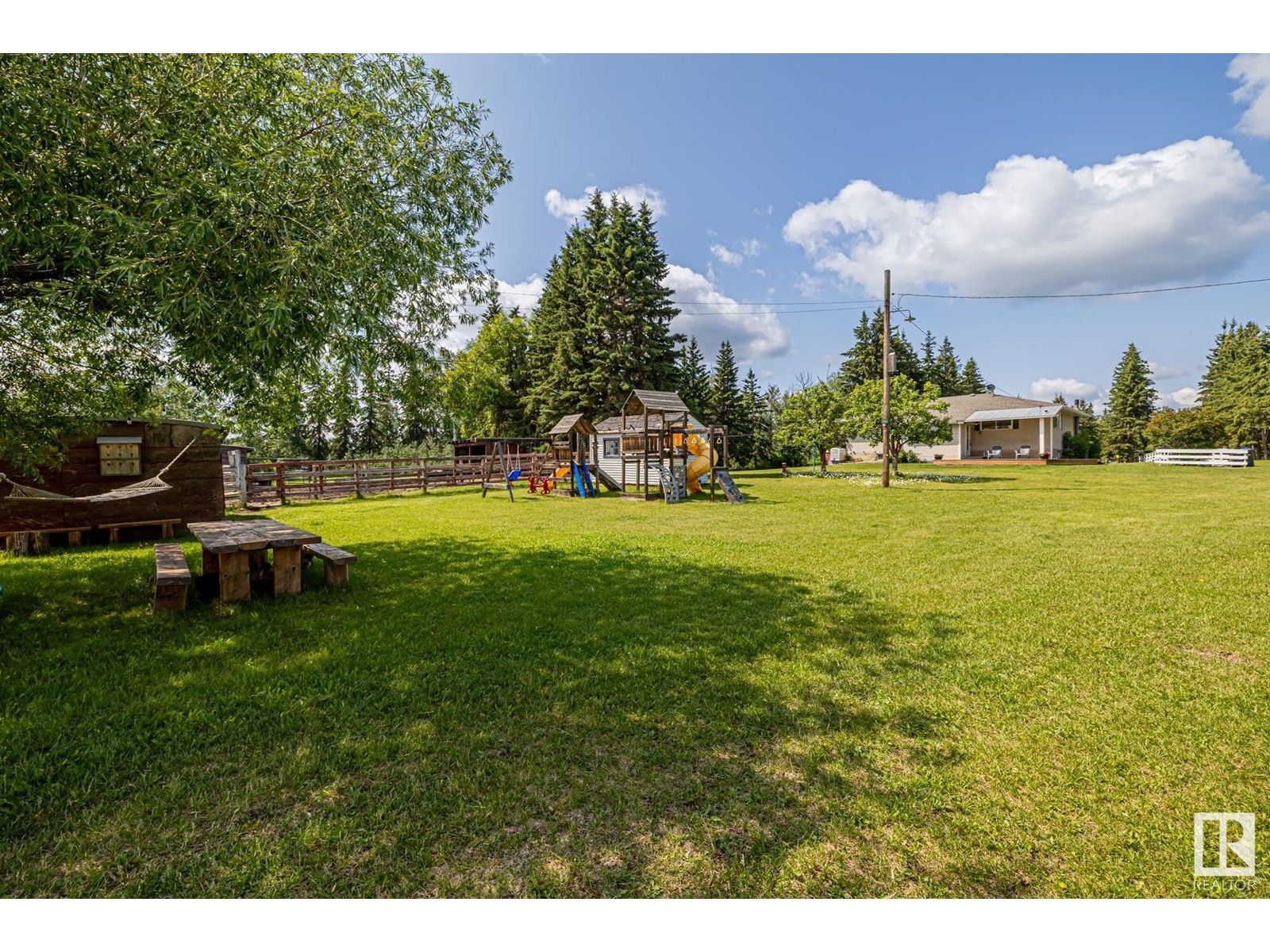 












22037 TWP ROAD 520

,
Rural Strathcona County,




Alberta
T8A1A6

