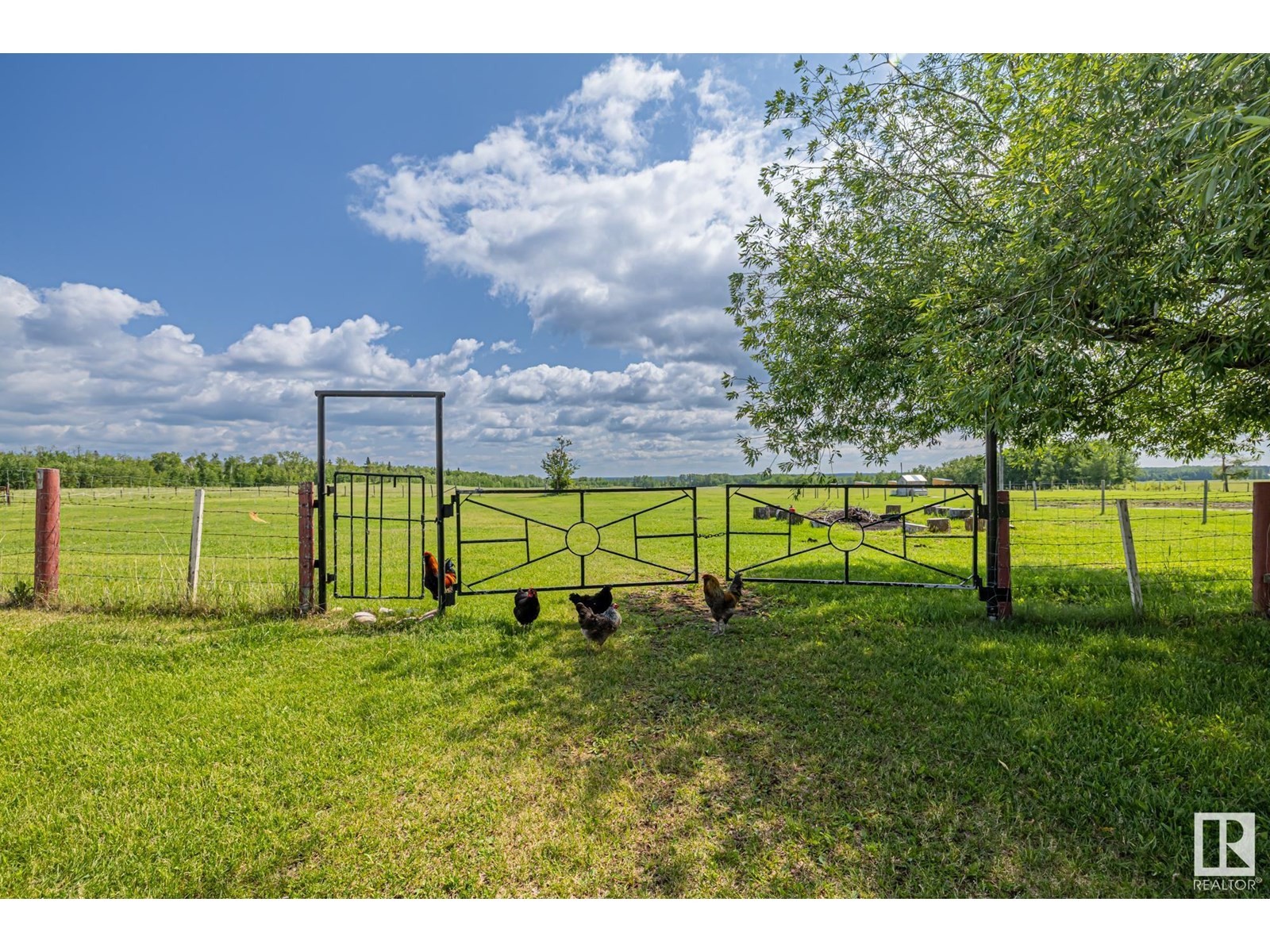 












22037 TWP ROAD 520

,
Rural Strathcona County,




Alberta
T8A1A6

