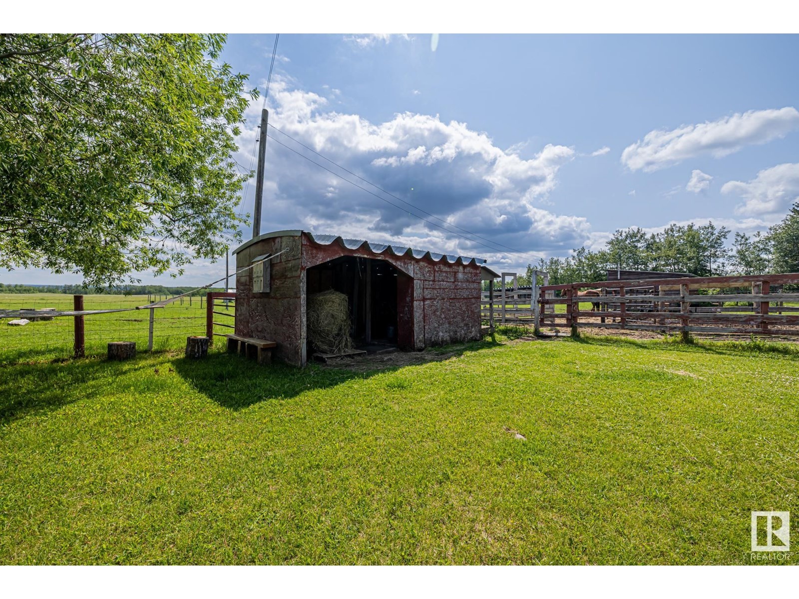 












22037 TWP ROAD 520

,
Rural Strathcona County,




Alberta
T8A1A6

