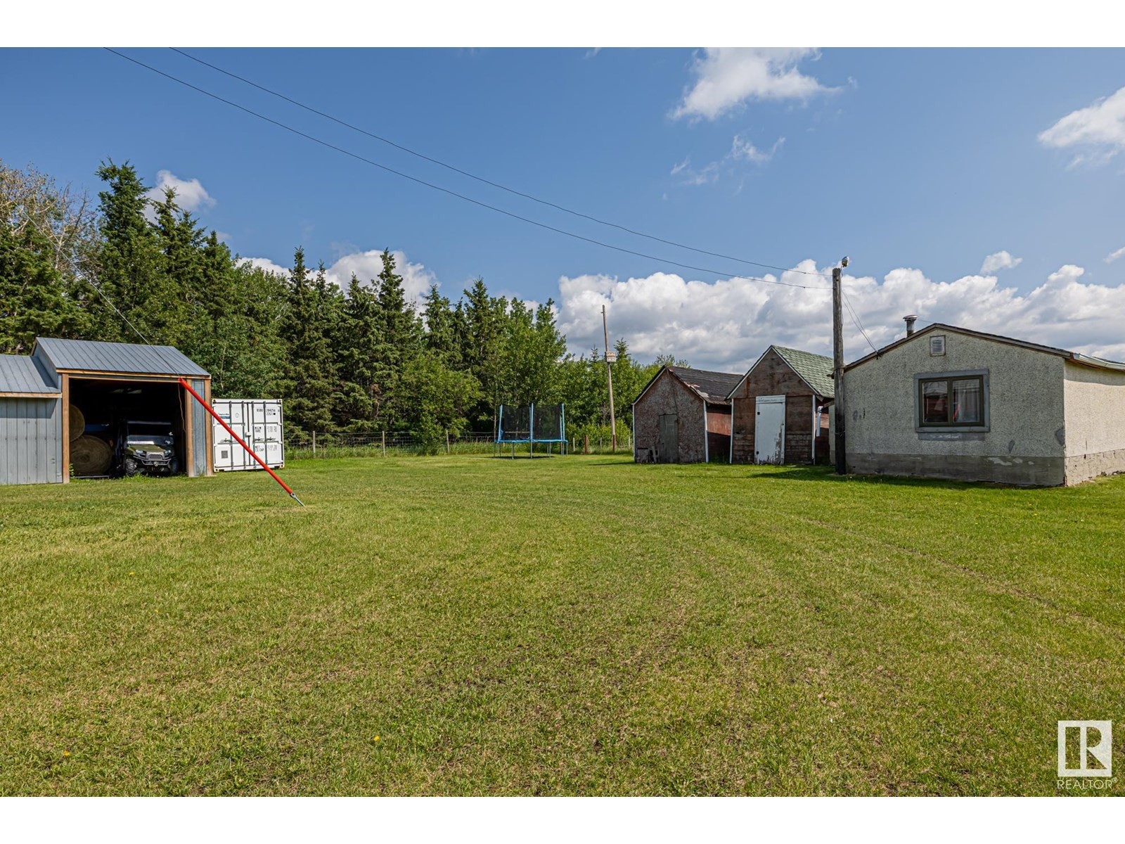 












22037 TWP ROAD 520

,
Rural Strathcona County,




Alberta
T8A1A6

