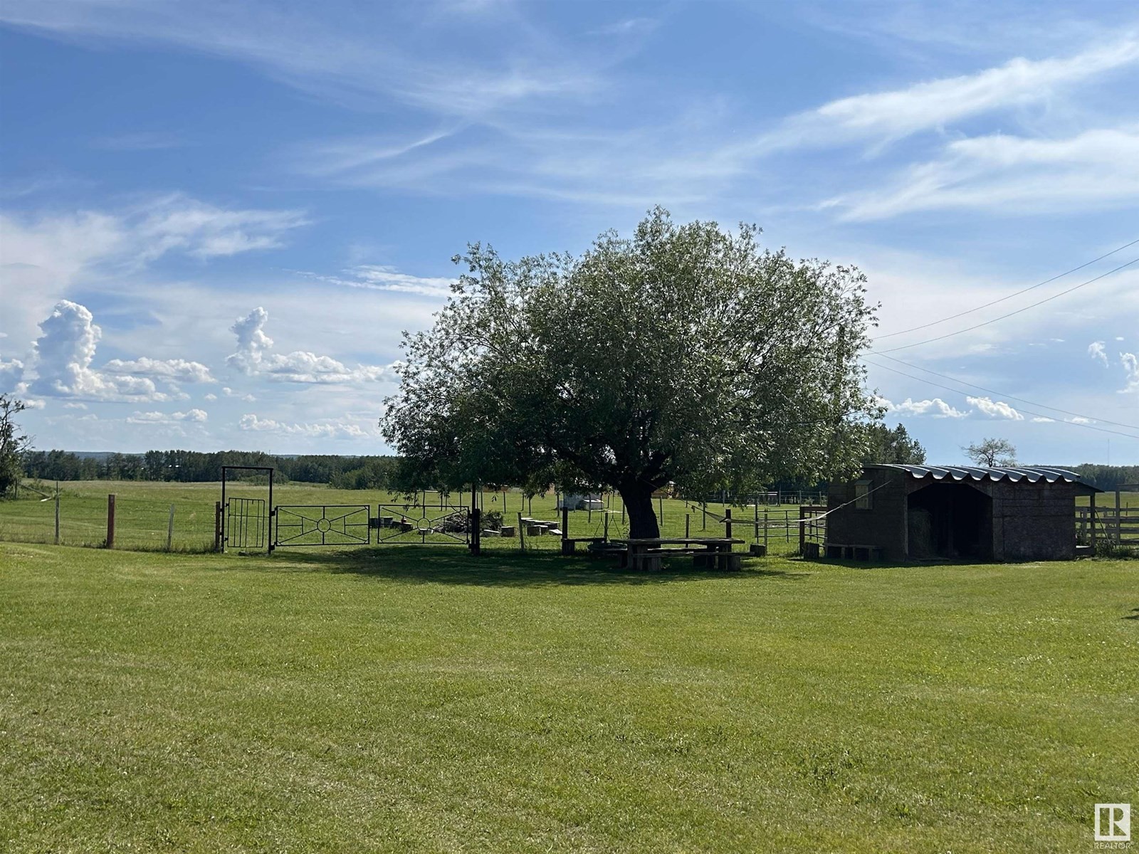 












22037 TWP ROAD 520

,
Rural Strathcona County,




Alberta
T8A1A6

