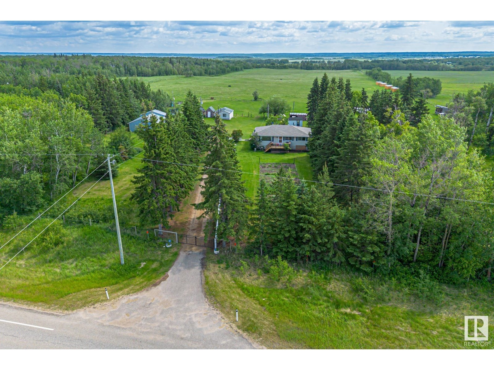 












22037 TWP ROAD 520

,
Rural Strathcona County,




Alberta
T8A1A6

