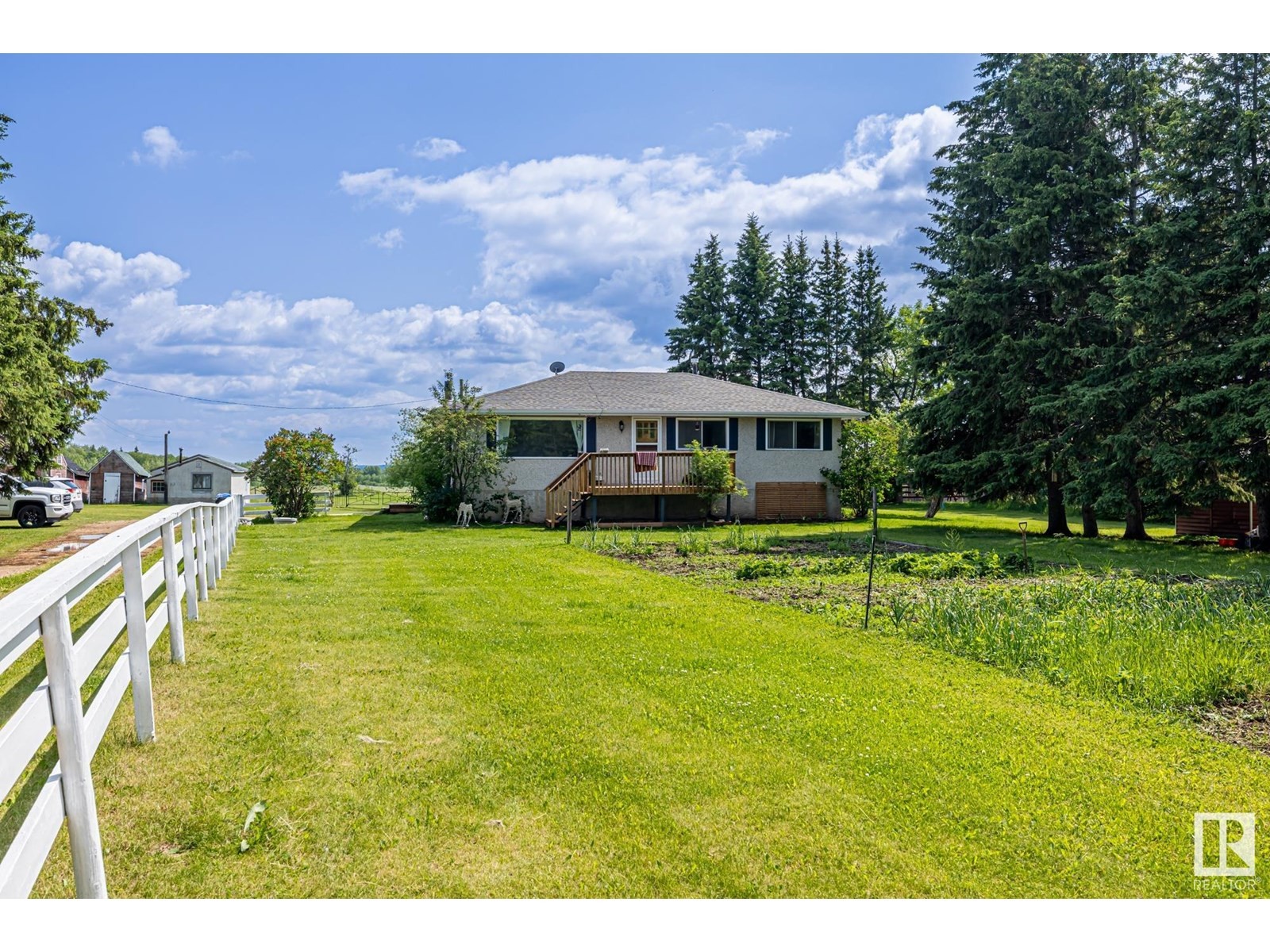 












22037 TWP ROAD 520

,
Rural Strathcona County,




Alberta
T8A1A6

