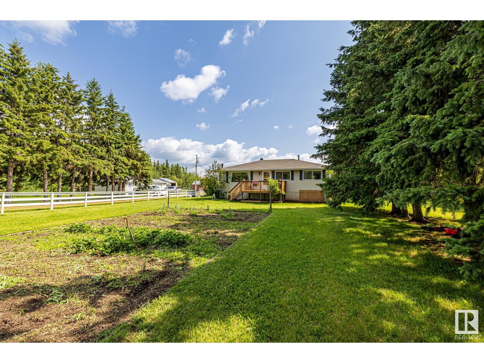 












22037 TWP ROAD 520

,
Rural Strathcona County,




Alberta
T8A1A6


