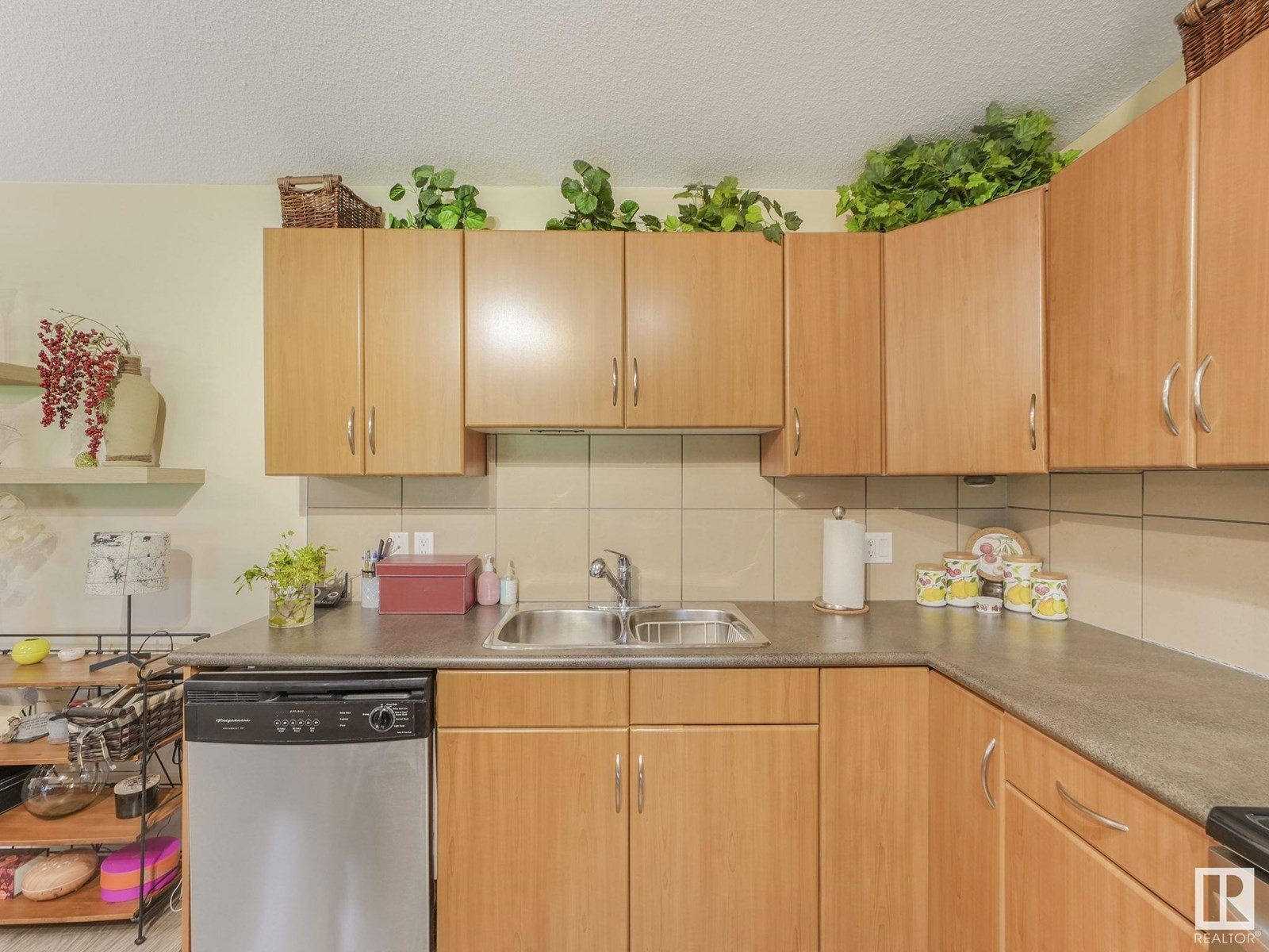 












#119 278 SUDER GREENS DR NW

,
Edmonton,




Alberta
T5T6V6

