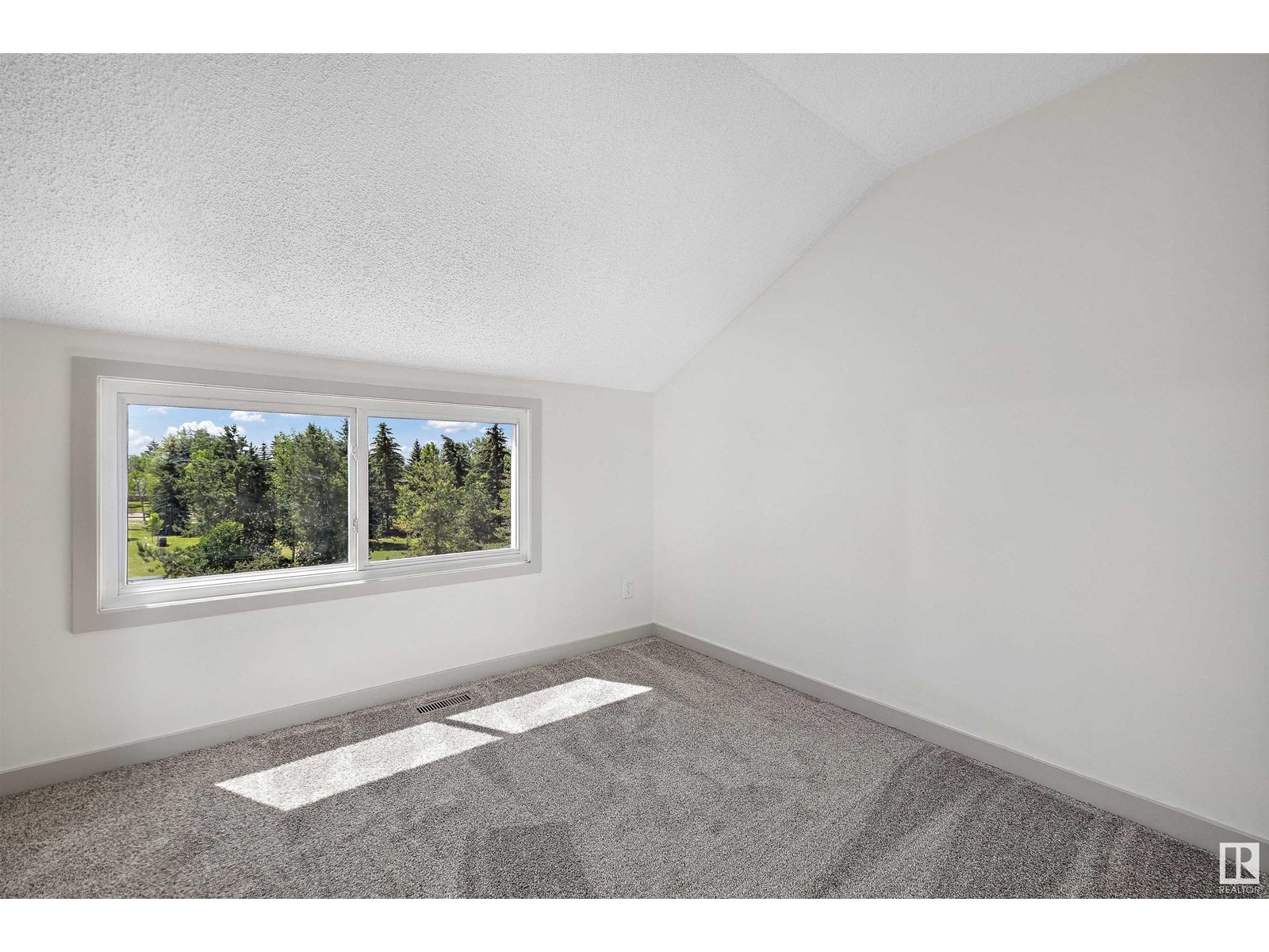 












189 LANCASTER TC NW

,
Edmonton,




Alberta
T5X5T2


