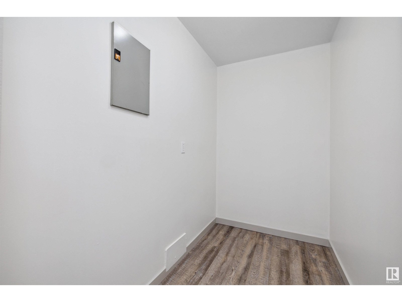












189 LANCASTER TC NW

,
Edmonton,




Alberta
T5X5T2

