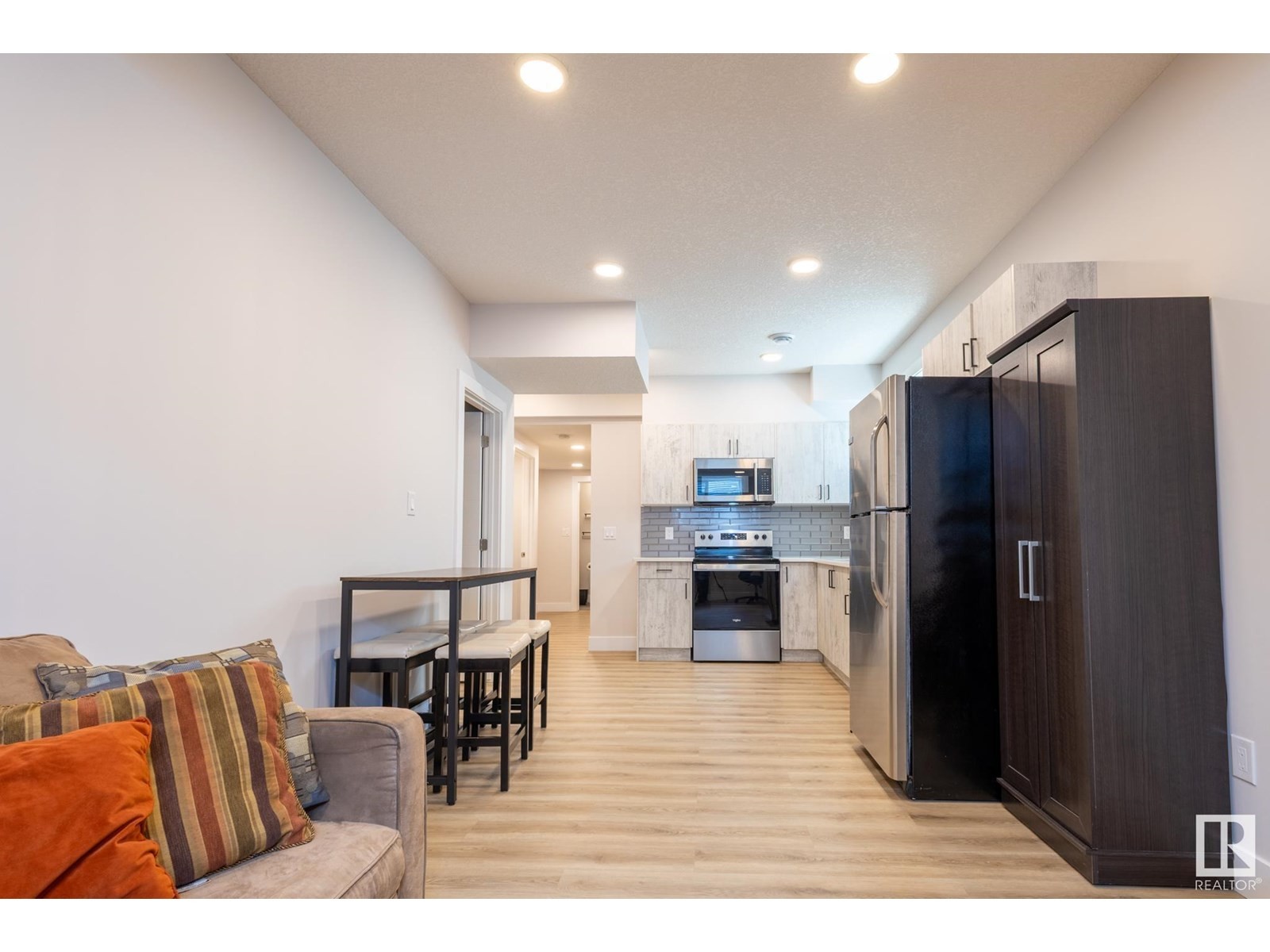 












7432 174 AV NW

,
Edmonton,




Alberta
T5Z0J7

