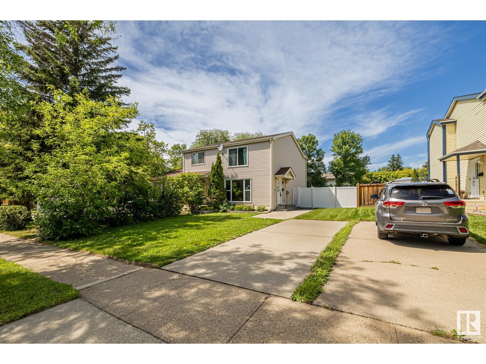 












4 WAVERLY DR

,
St. Albert,




Alberta
T8N3N4

