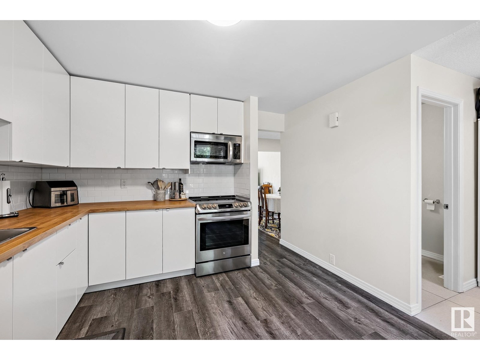 












4 WAVERLY DR

,
St. Albert,




Alberta
T8N3N4

