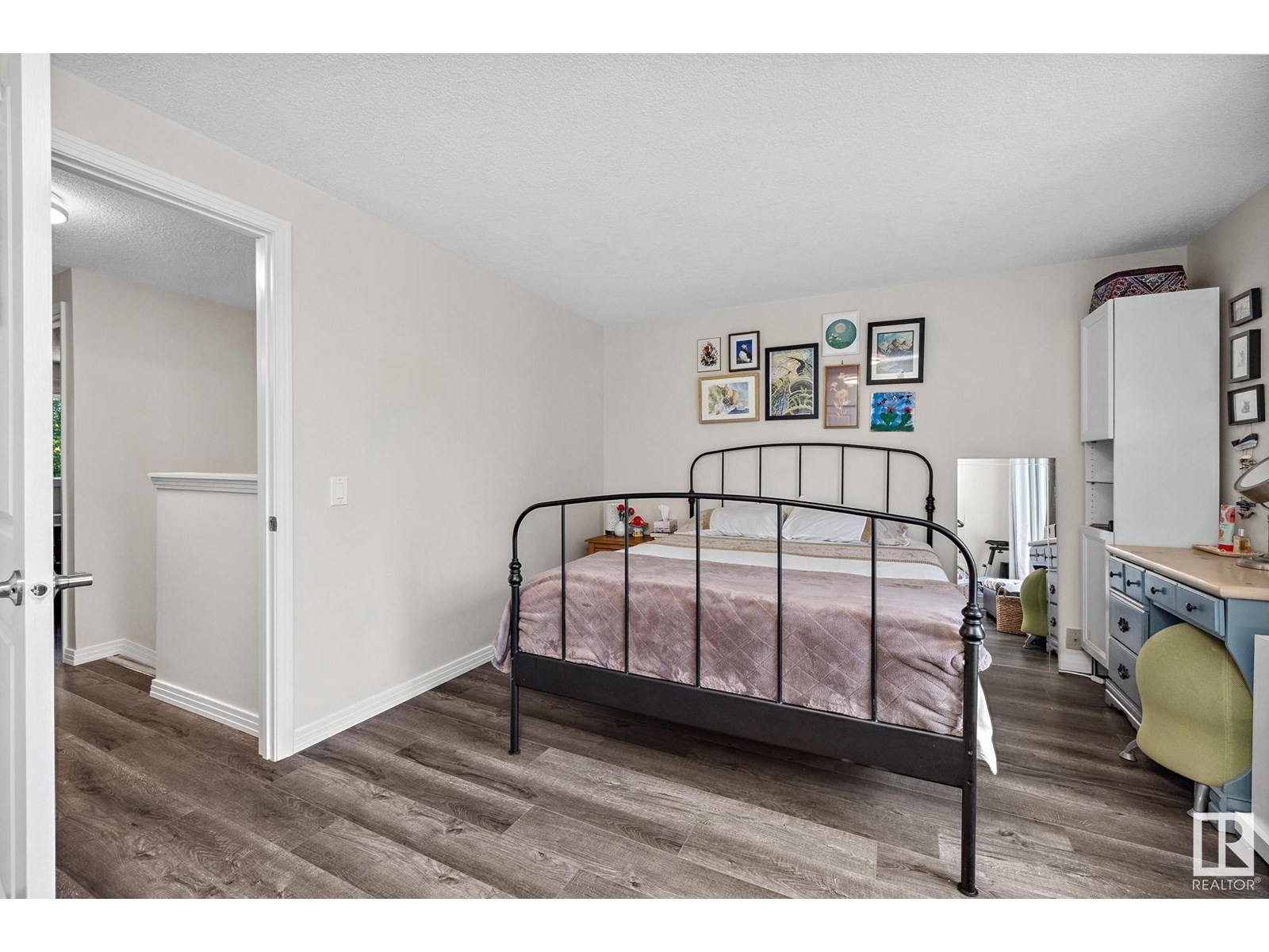 












4 WAVERLY DR

,
St. Albert,




Alberta
T8N3N4

