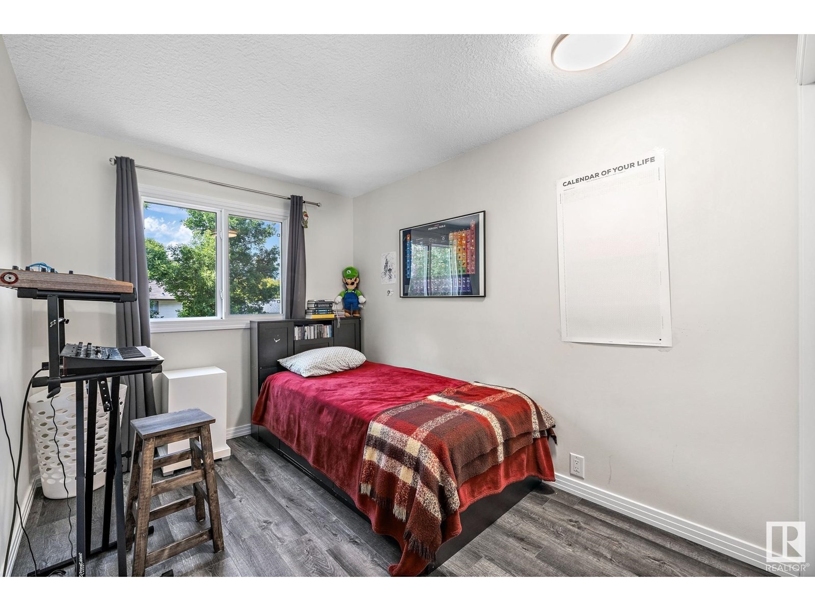 












4 WAVERLY DR

,
St. Albert,




Alberta
T8N3N4

