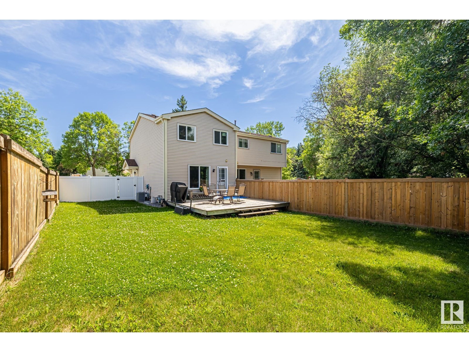 












4 WAVERLY DR

,
St. Albert,




Alberta
T8N3N4


