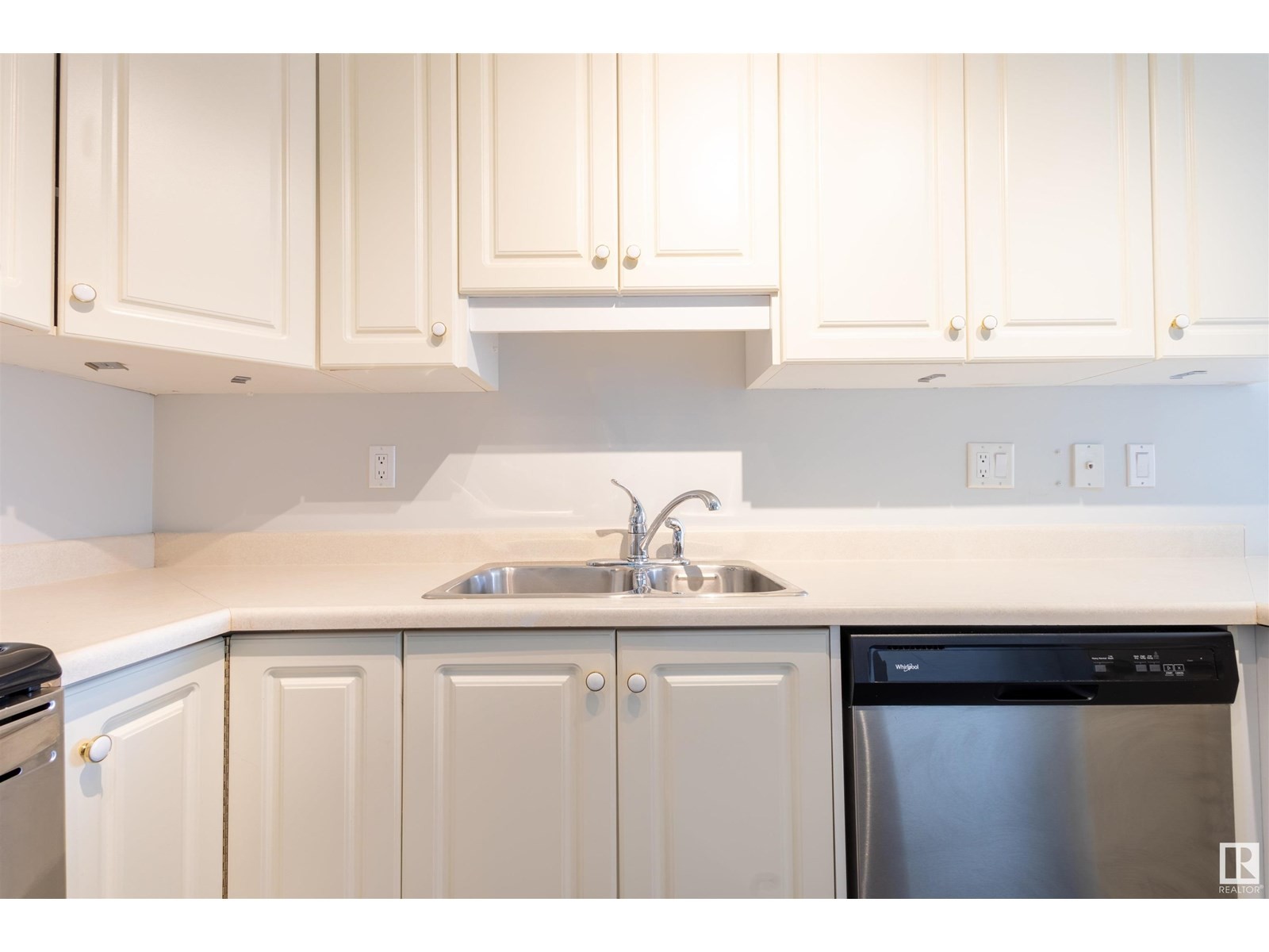 












#1101 10649 SASKATCHEWAN DR NW

,
Edmonton,




Alberta
T6E6S8

