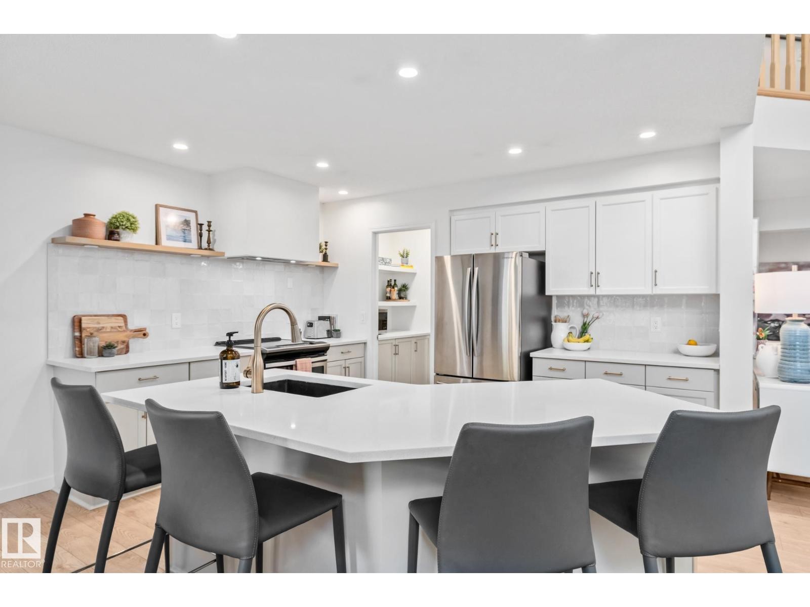 












121 HAYWARD CR NW

,
Edmonton,




Alberta
T6R3G3


