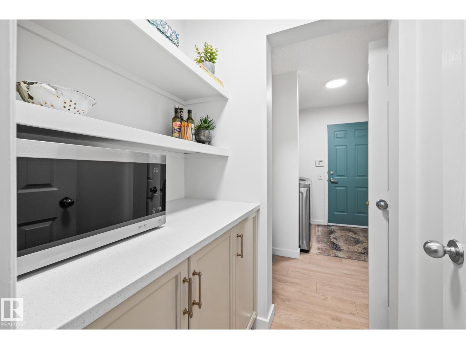 












121 HAYWARD CR NW

,
Edmonton,




Alberta
T6R3G3

