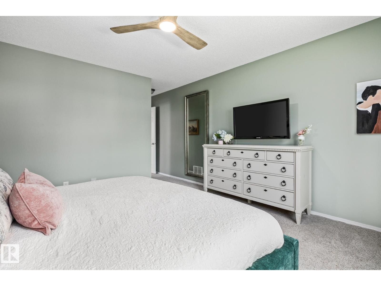 












121 HAYWARD CR NW

,
Edmonton,




Alberta
T6R3G3

