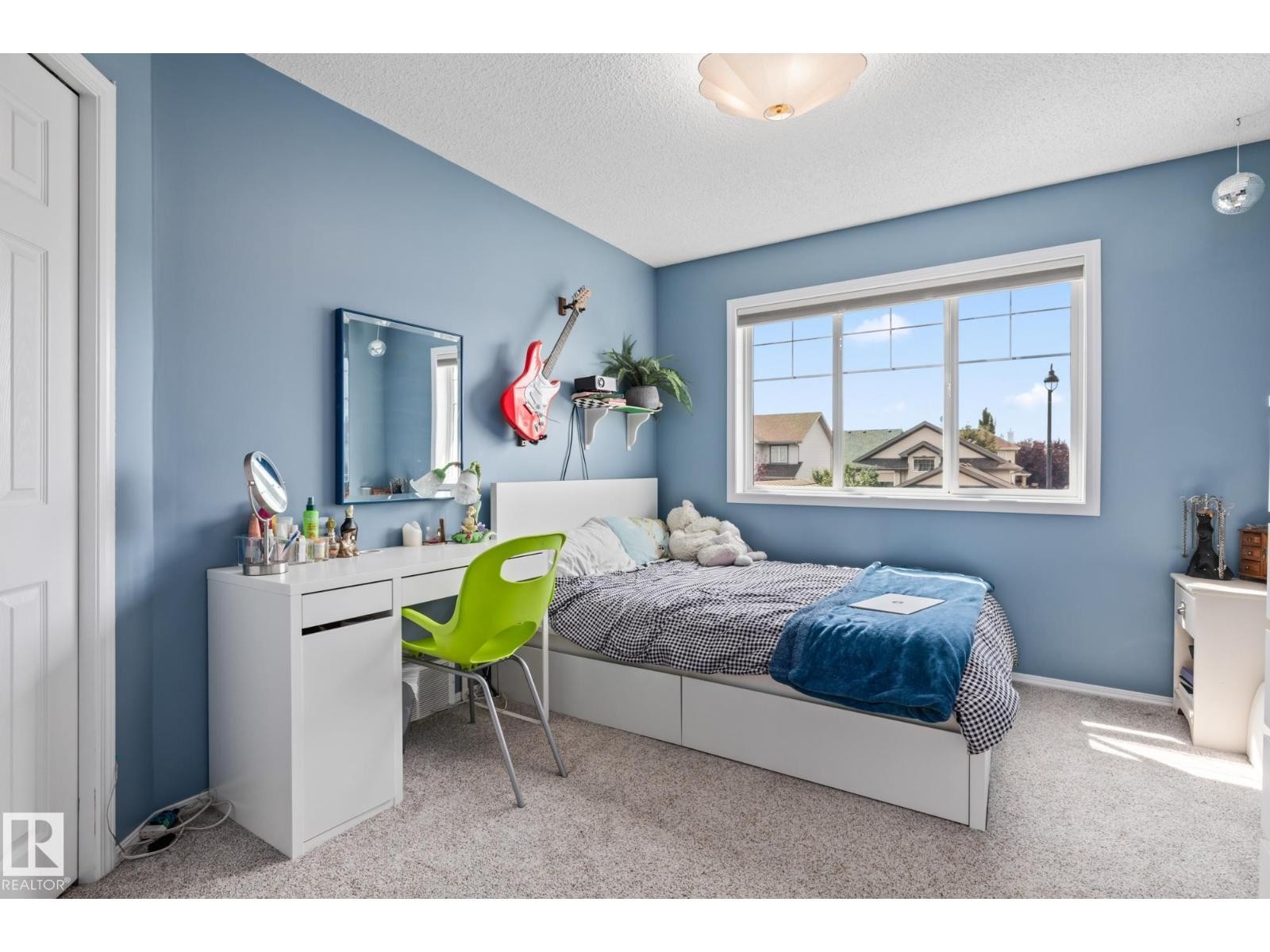 












121 HAYWARD CR NW

,
Edmonton,




Alberta
T6R3G3

