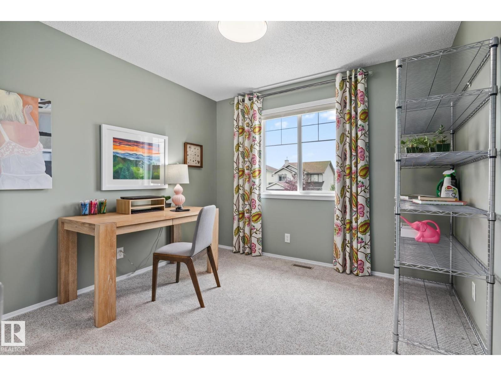 












121 HAYWARD CR NW

,
Edmonton,




Alberta
T6R3G3

