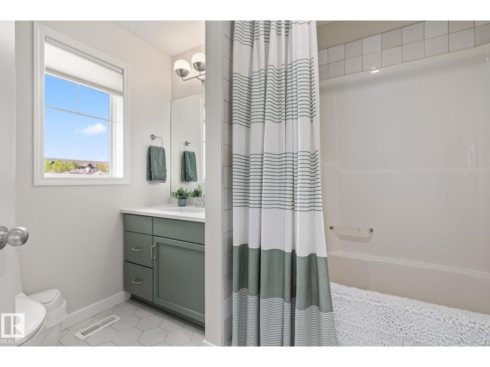 












121 HAYWARD CR NW

,
Edmonton,




Alberta
T6R3G3

