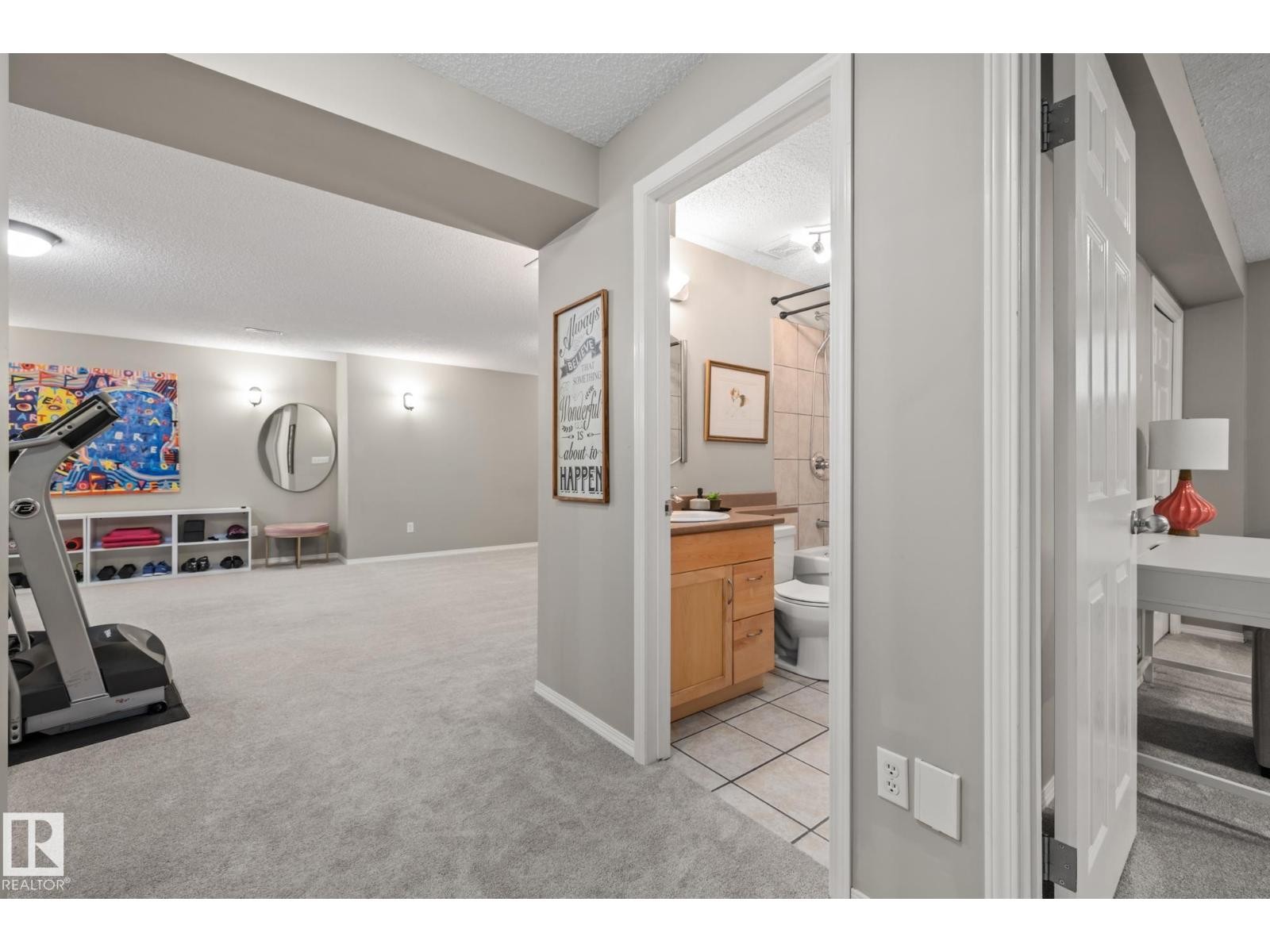 












121 HAYWARD CR NW

,
Edmonton,




Alberta
T6R3G3

