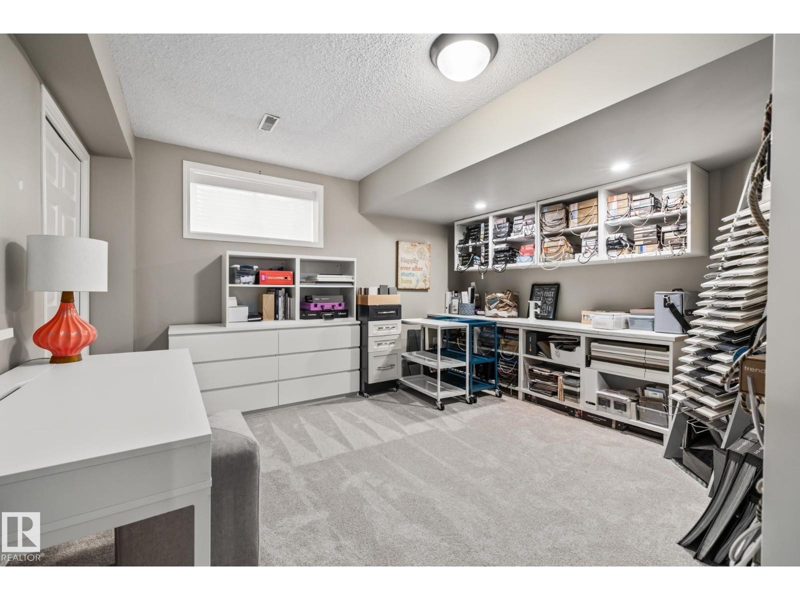 












121 HAYWARD CR NW

,
Edmonton,




Alberta
T6R3G3

