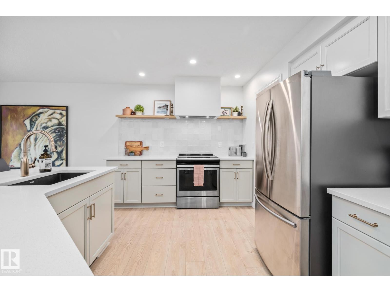 












121 HAYWARD CR NW

,
Edmonton,




Alberta
T6R3G3

