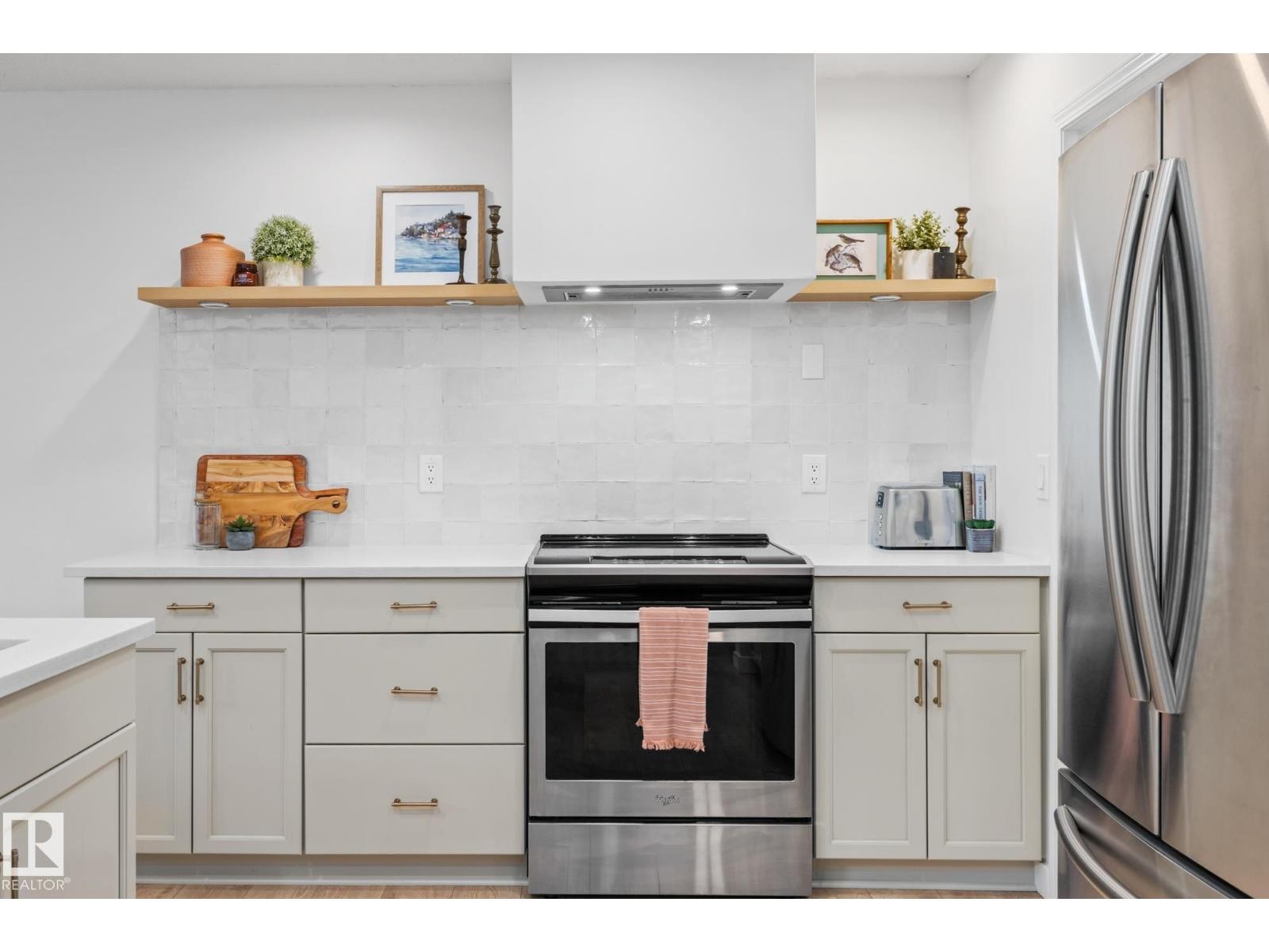 












121 HAYWARD CR NW

,
Edmonton,




Alberta
T6R3G3

