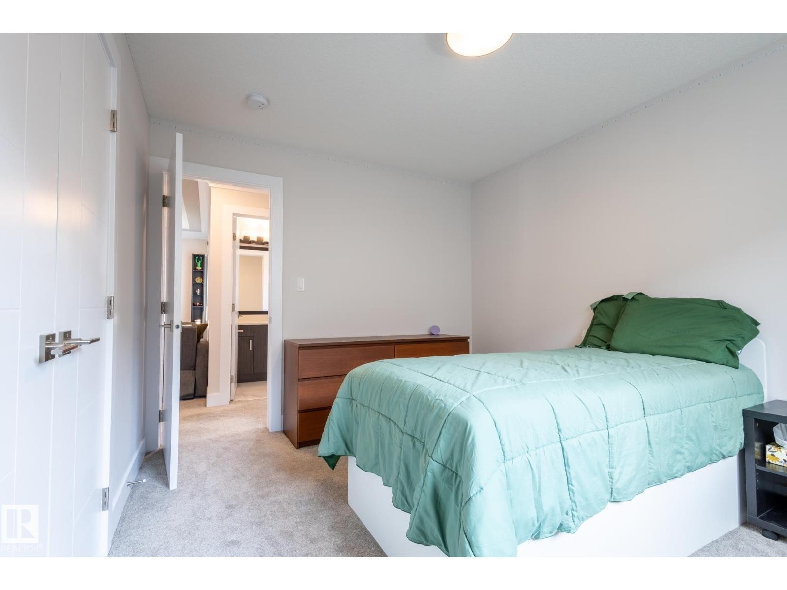 












7432 174 AV NW

,
Edmonton,




Alberta
T5Z0J7

