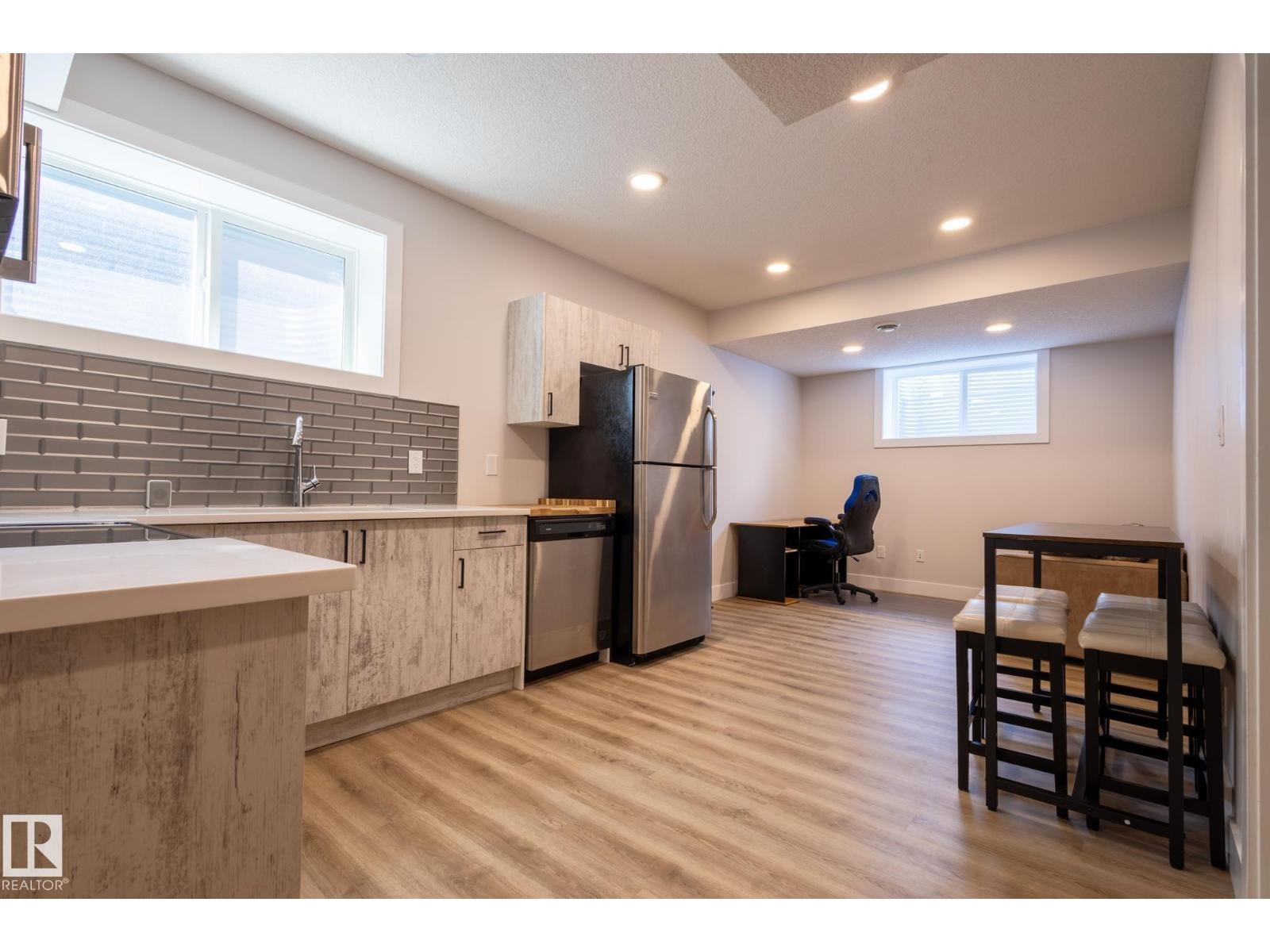 












7432 174 AV NW

,
Edmonton,




Alberta
T5Z0J7

