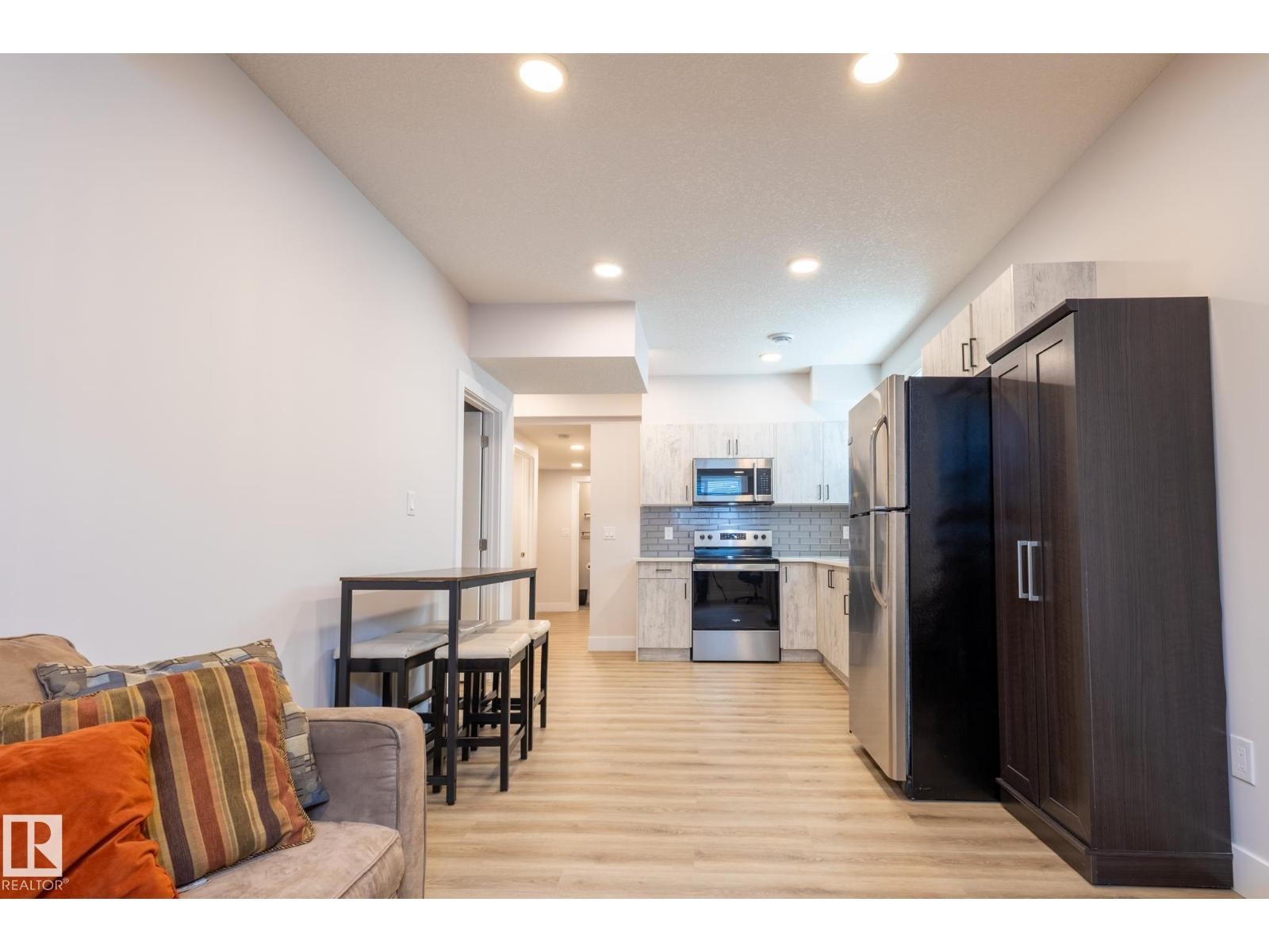 












7432 174 AV NW

,
Edmonton,




Alberta
T5Z0J7

