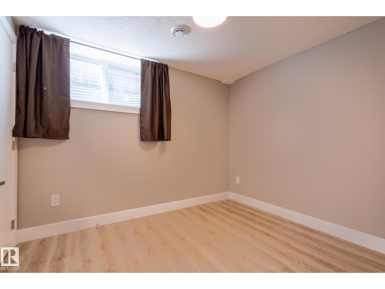 












7432 174 AV NW

,
Edmonton,




Alberta
T5Z0J7

