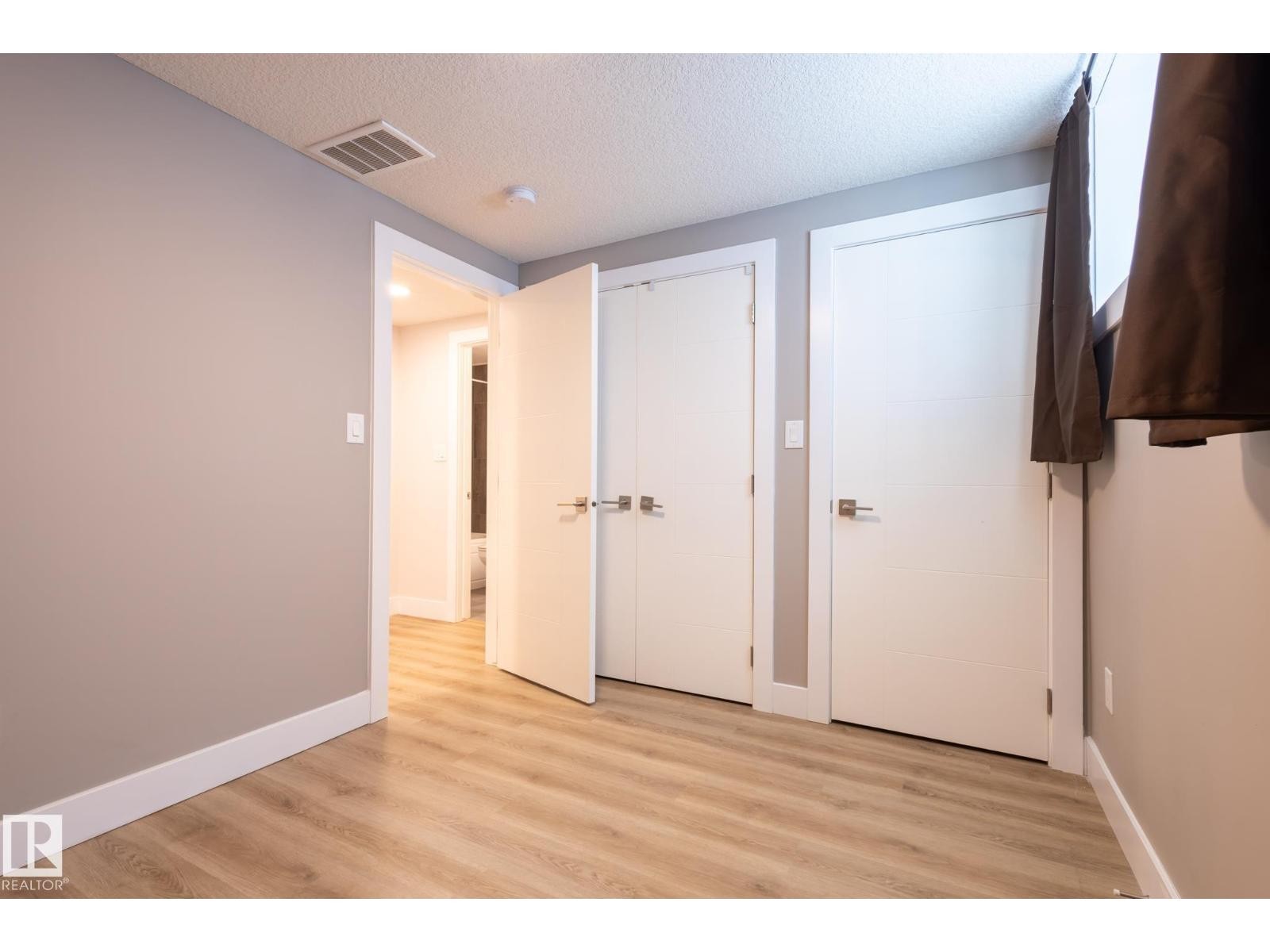 












7432 174 AV NW

,
Edmonton,




Alberta
T5Z0J7

