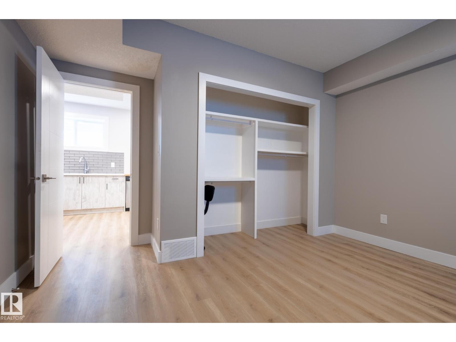 












7432 174 AV NW

,
Edmonton,




Alberta
T5Z0J7

