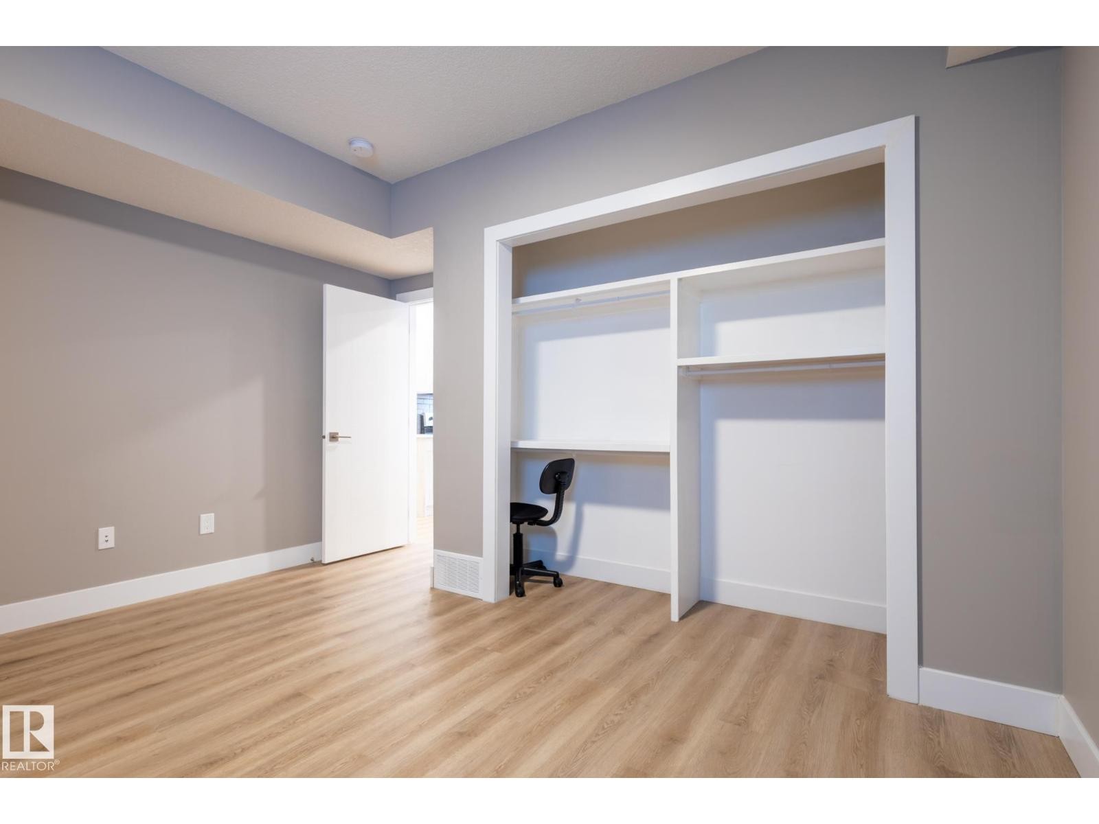 












7432 174 AV NW

,
Edmonton,




Alberta
T5Z0J7

