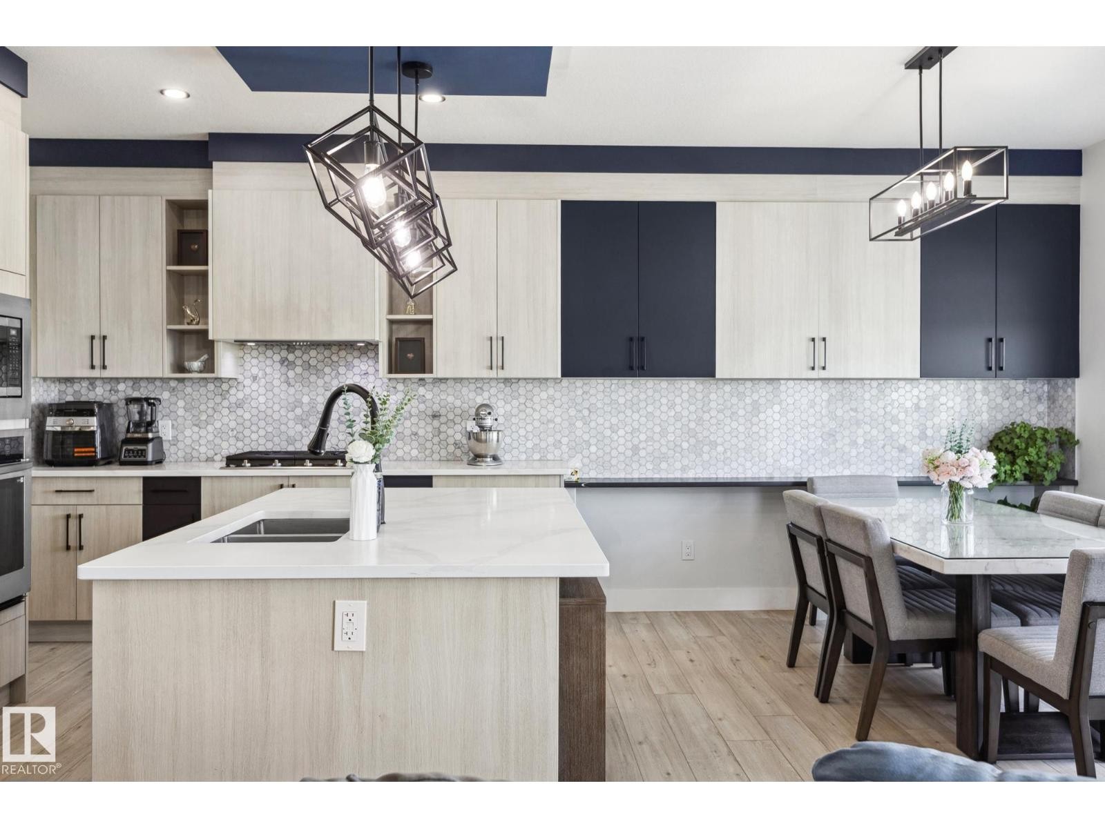 












18204 94 ST NW

,
Edmonton,




Alberta
T5Z0G6

