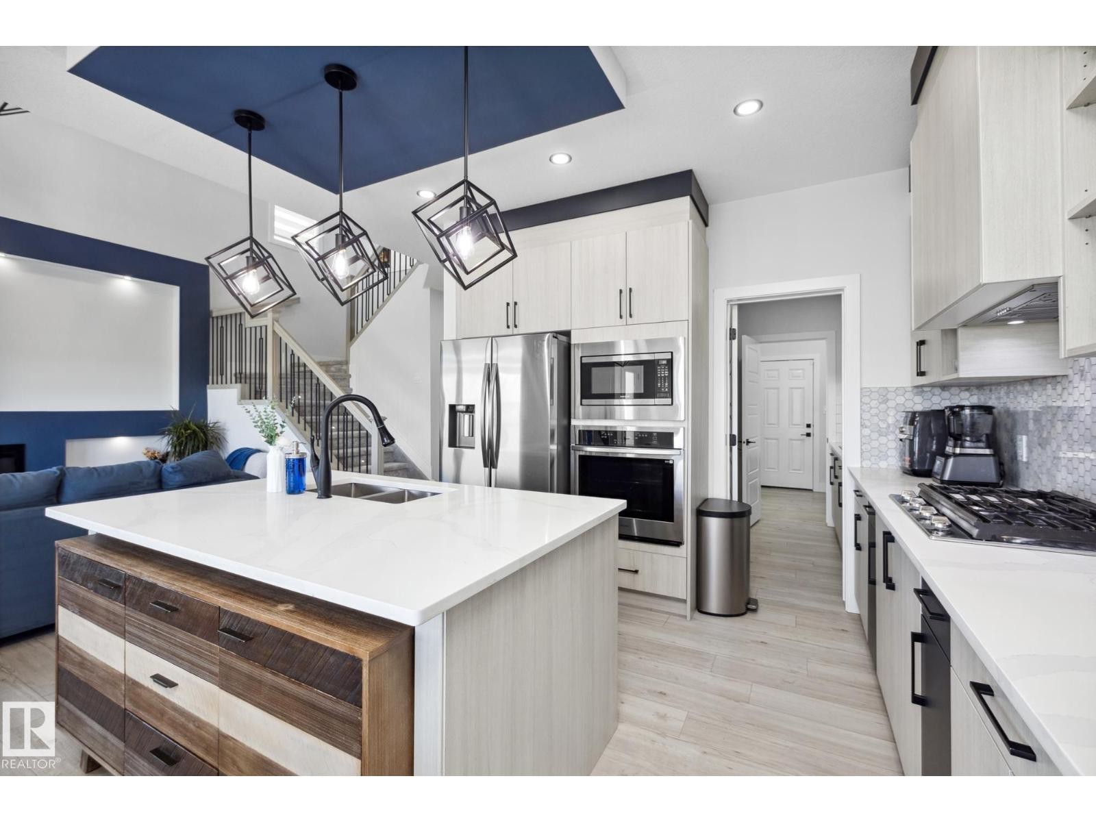 












18204 94 ST NW

,
Edmonton,




Alberta
T5Z0G6

