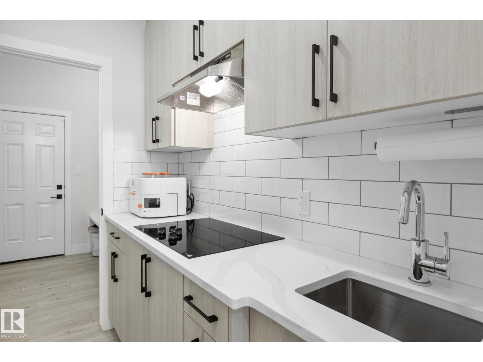 












18204 94 ST NW

,
Edmonton,




Alberta
T5Z0G6

